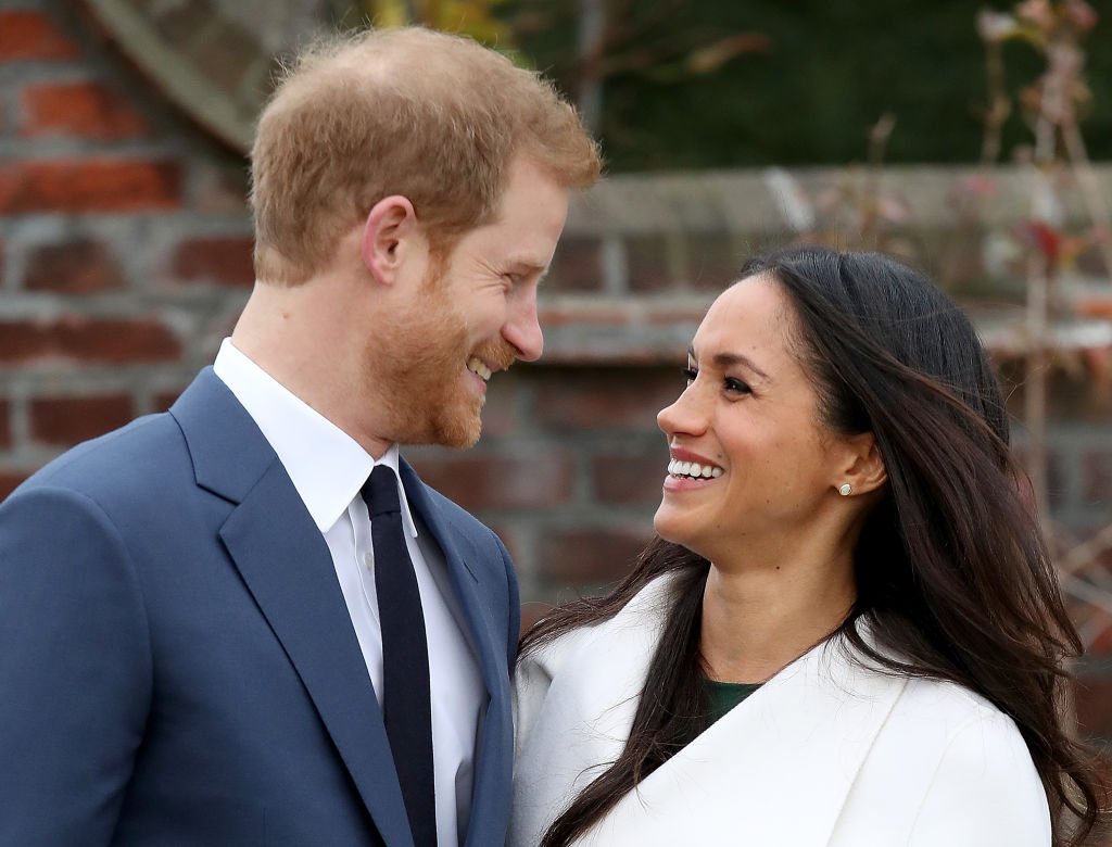 Harry et Meghan durant l'annonce de leurs fiançailles le 27 novembre 2017 à Londres. l Source : Getty Images