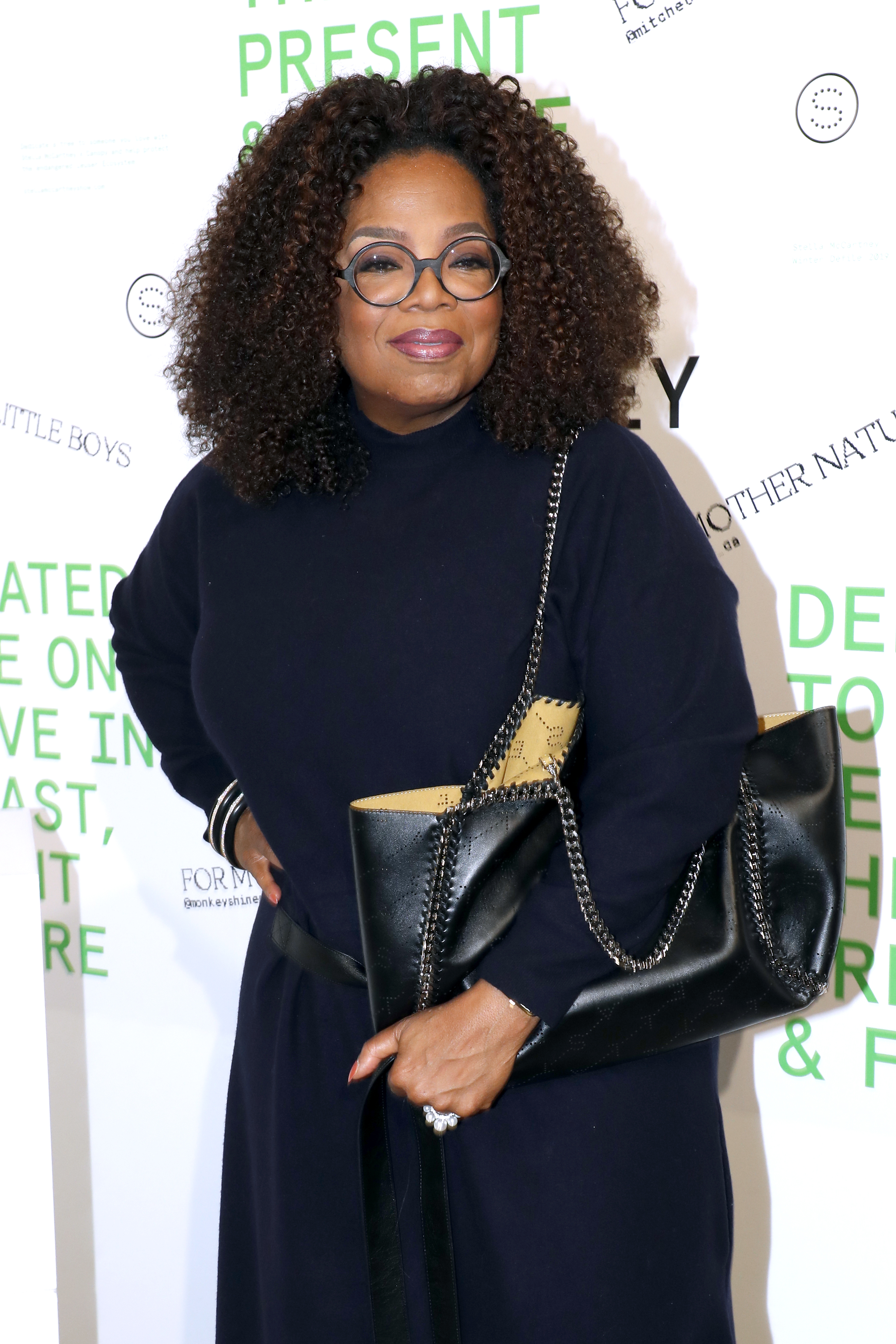 Oprah Winfrey assiste au défilé Stella McCartney dans le cadre de la Fashion Week de Paris Automne/Hiver 2019, le 4 mars 2019 en France | Source : Getty Images
