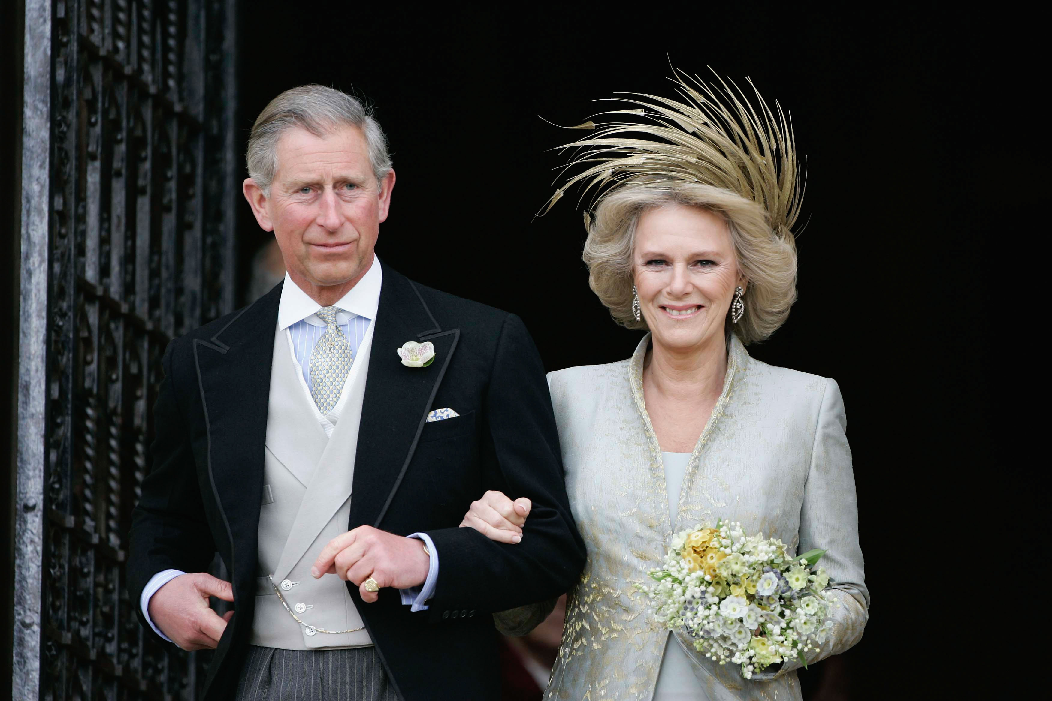 Le roi Charles et la reine Camilla assistent au service de prière et de dédicace après leur mariage au Guildhall, au château de Windsor, le 9 avril 2005, dans le Berkshire, en Angleterre. | Source : Getty Images