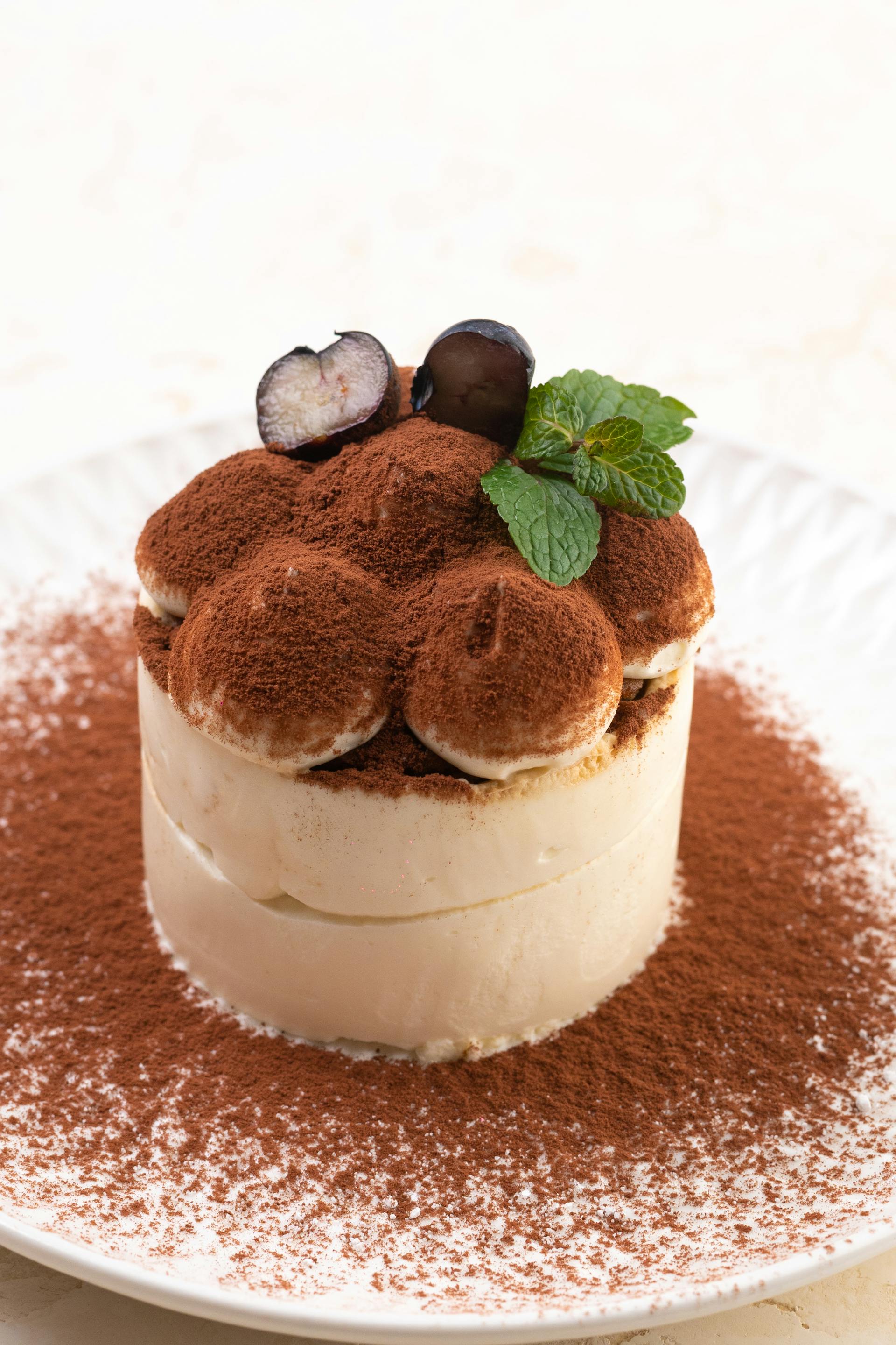 Une seule portion de tiramisu sur une assiette | Source : Pexels