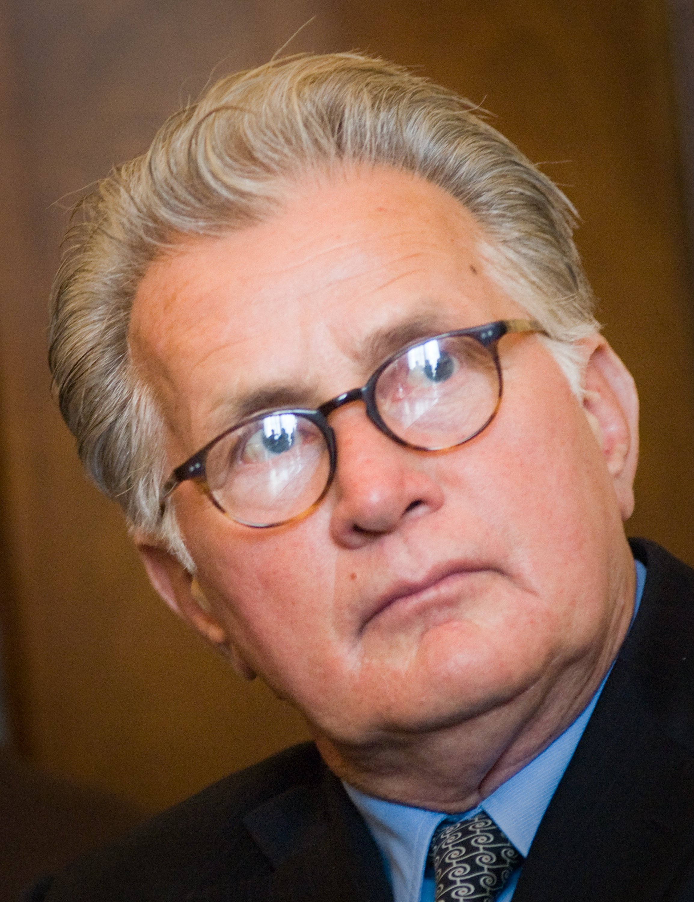 L'acteur Martin Sheen prend la parole lors d'une conférence de presse après le dévoilement de la campagne "Faces of the Employee Free Choice Act" au Russell Senate Office Building le 31 mars 2009 à Washington, DC | Source : Getty Images