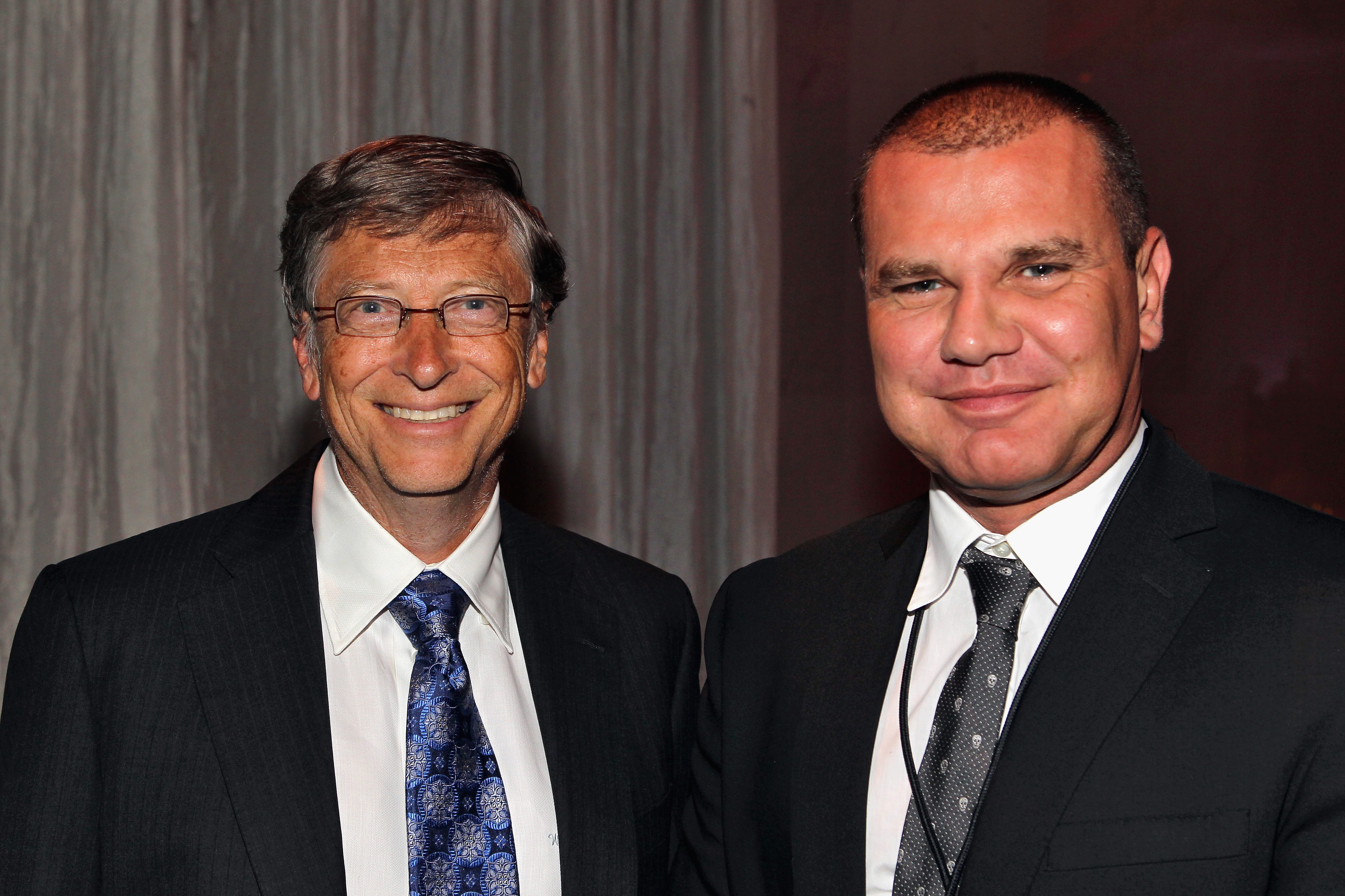Bill Gates et Boris Nikolic assistent à la soirée « Together To End AIDS: An Evening To Benefit amfAR and GBCHealth » le 21 juillet 2012 à Washington, DC | Source : Getty Images