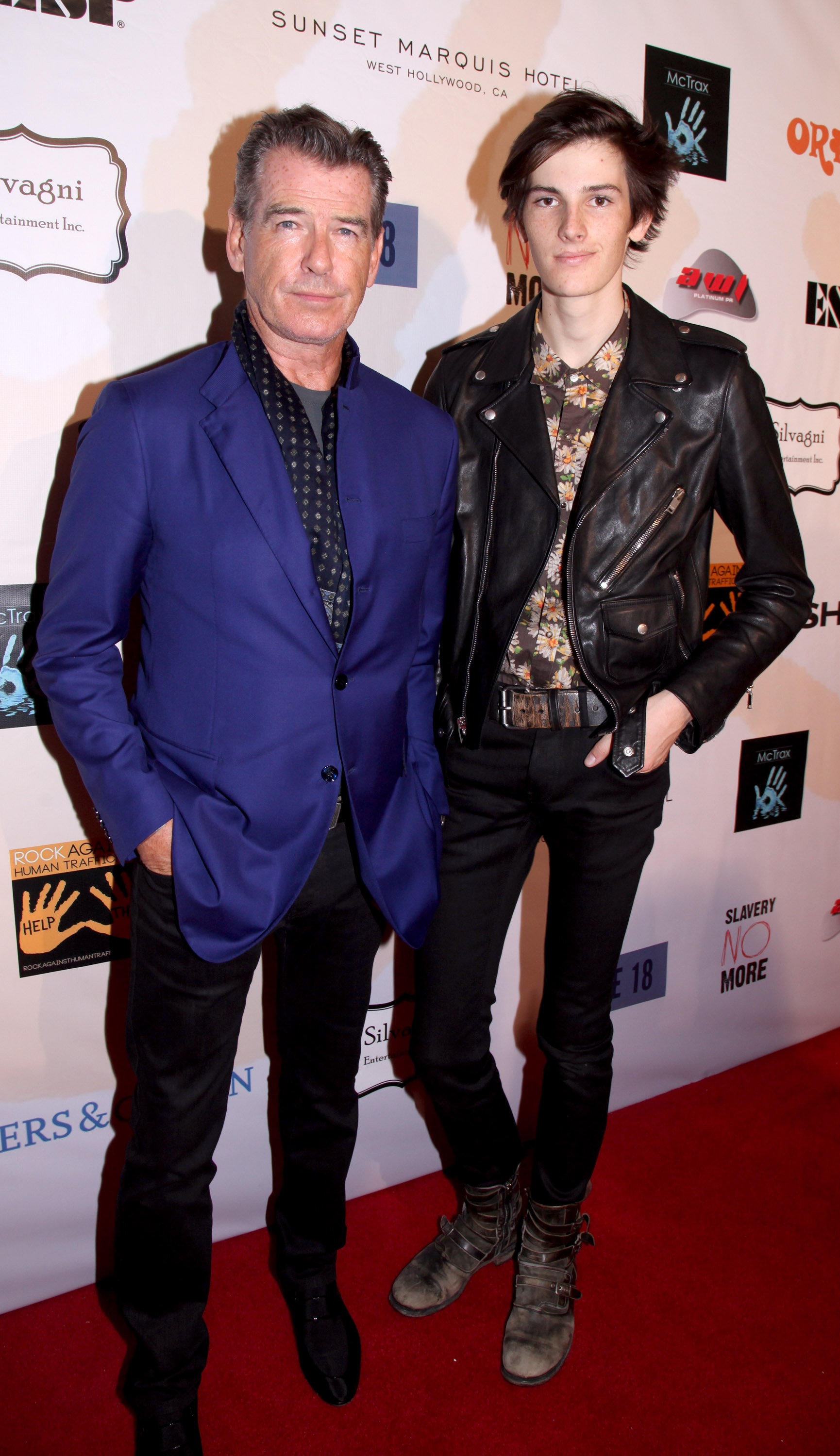 Pierce Brosnan et son fils Dylan Brosnan à l'hôtel Sunset Marquis et à la Rock Against Trafficking Grammy Afterparty, le 8 février 2015, à Los Angeles, en Californie. | Source : Getty Images