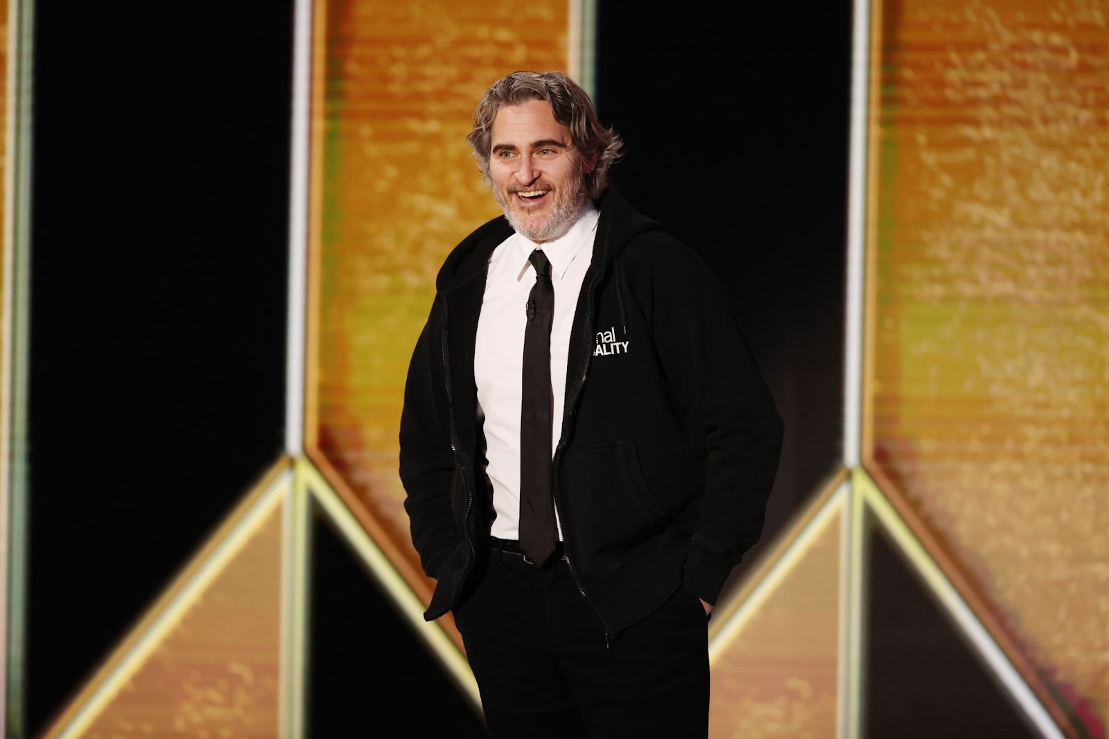 Joaquin Phoenix est monté sur scène lors de la 78e édition des Golden Globe Awards, le 28 février 2021, et a profité de sa tribune pour aborder des sujets qui lui tiennent à cœur, à sa manière typiquement réfléchie et discrète. | Source : Getty Images