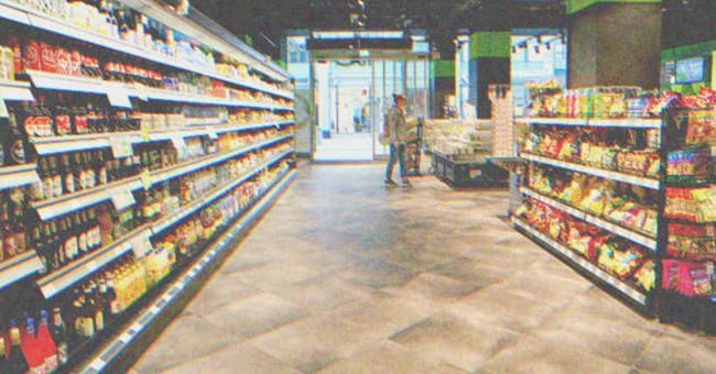 L'intérieur d'un supermarché | Source : Shutterstock