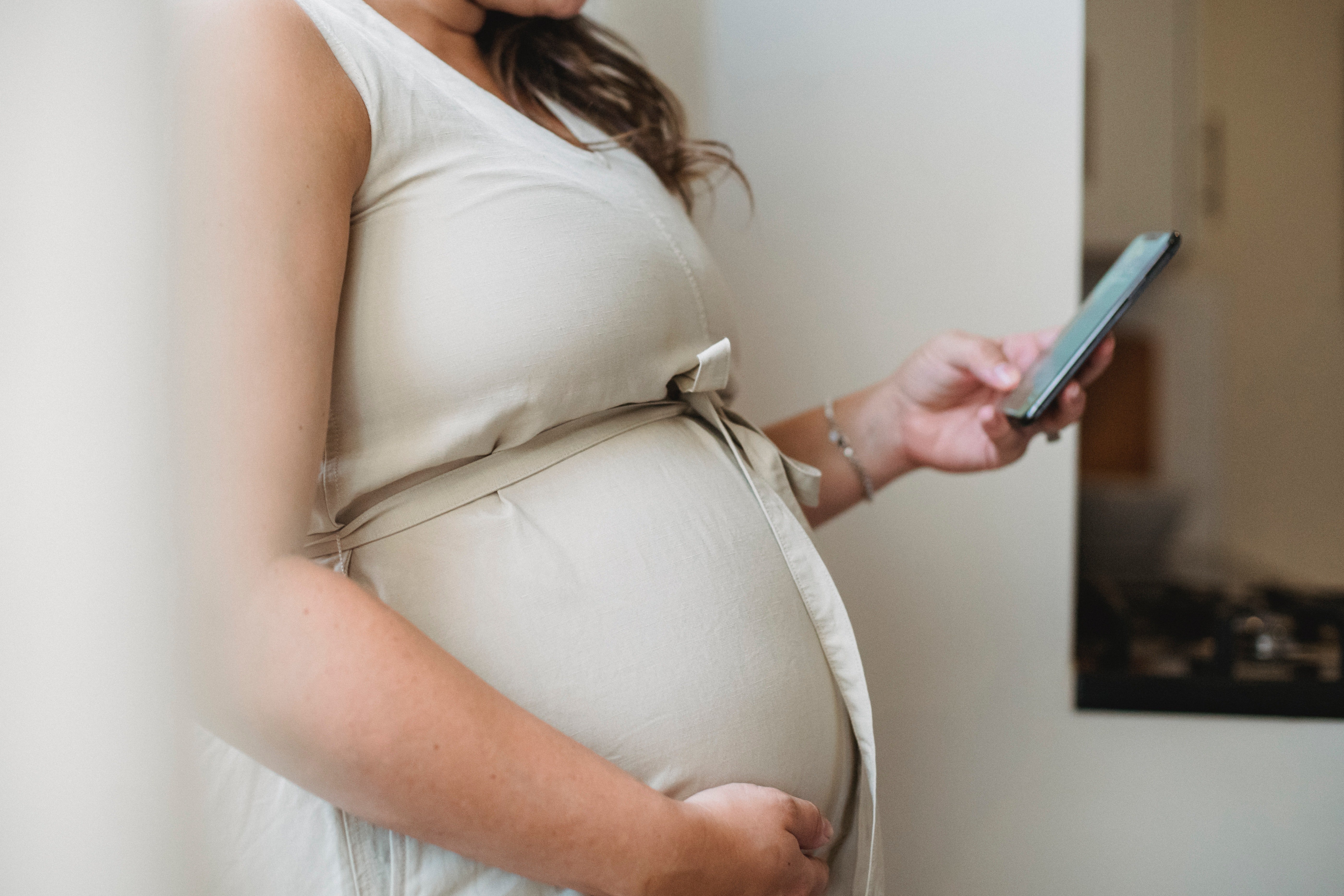 Une femme enceinte de 6 mois. | Photo : Pexels
