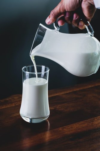 Image montrant du lait. | Photo : Unsplash