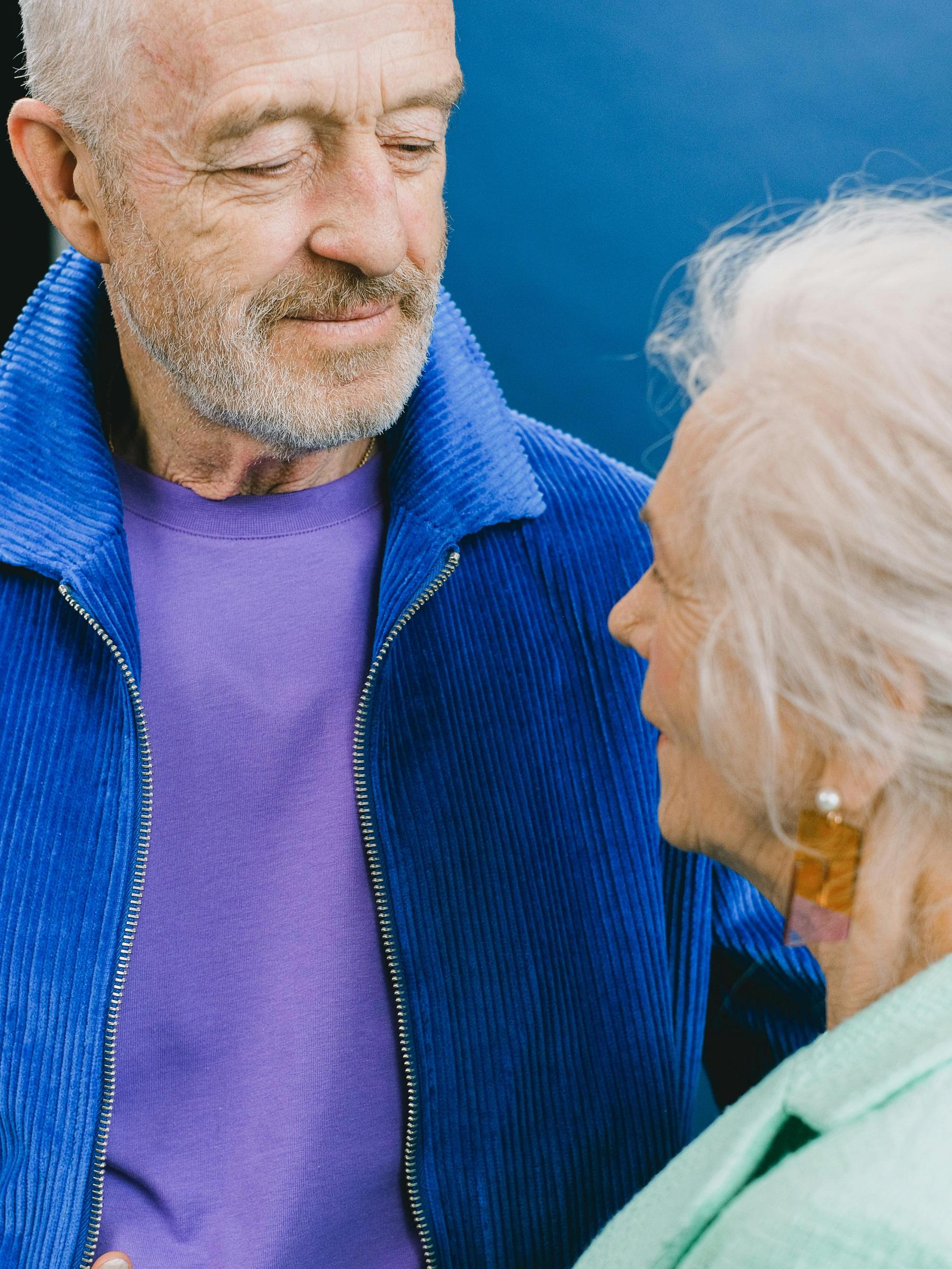 Harold et Margaret planifient leur stratégie pour donner une leçon à Ashley | Source : Pexels