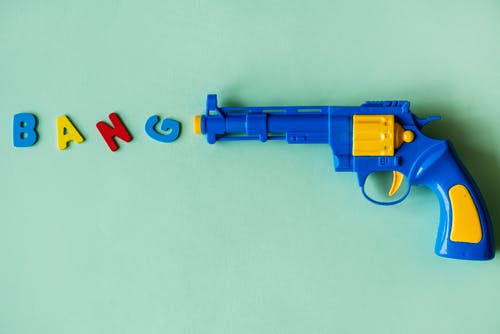 Un pistolet jouet/ Source: Pexels