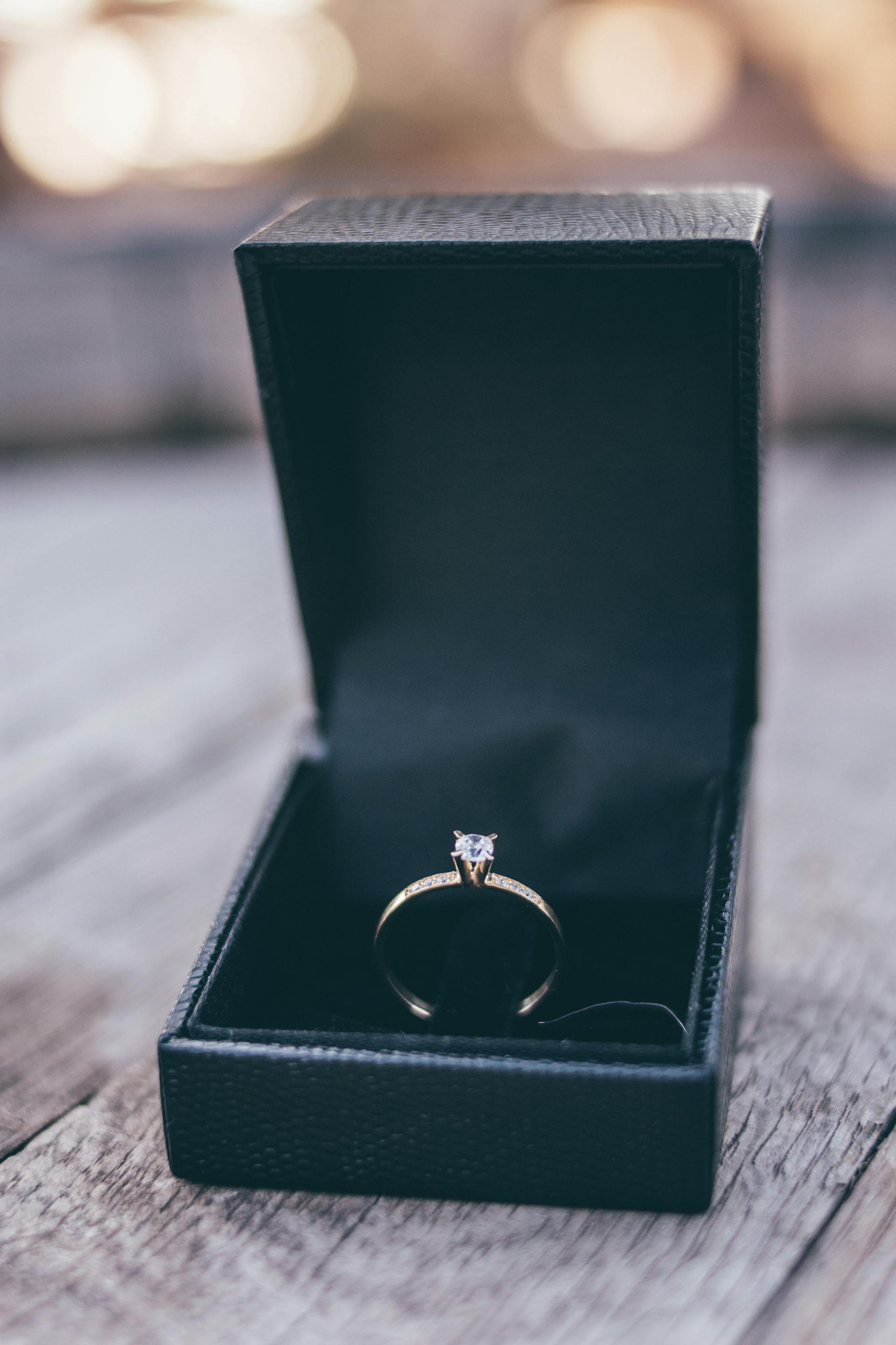 Une bague dans une boîte | Source : Pexels