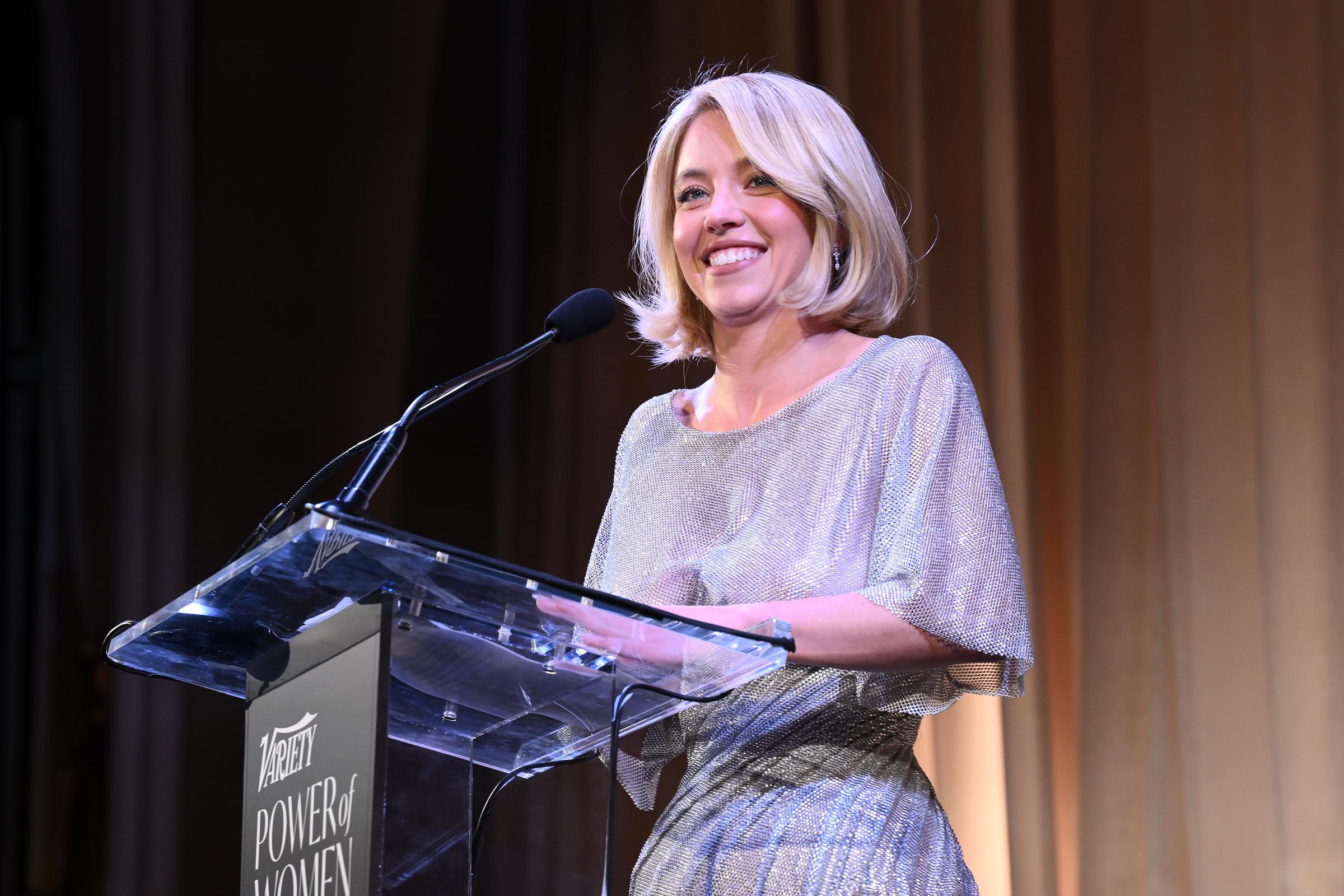 Sydney Sweeney prend la parole lors du Variety's 2025 Power Of Women à l'hôtel Beverly Hills, le 29 octobre 2025, à Beverly Hills, en Californie. | Source : Getty Images