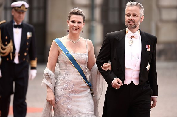 La Princesse Maertha Louise de Norvège et son mari Ari Behn au Palais Royal. | Photo : Getty Images