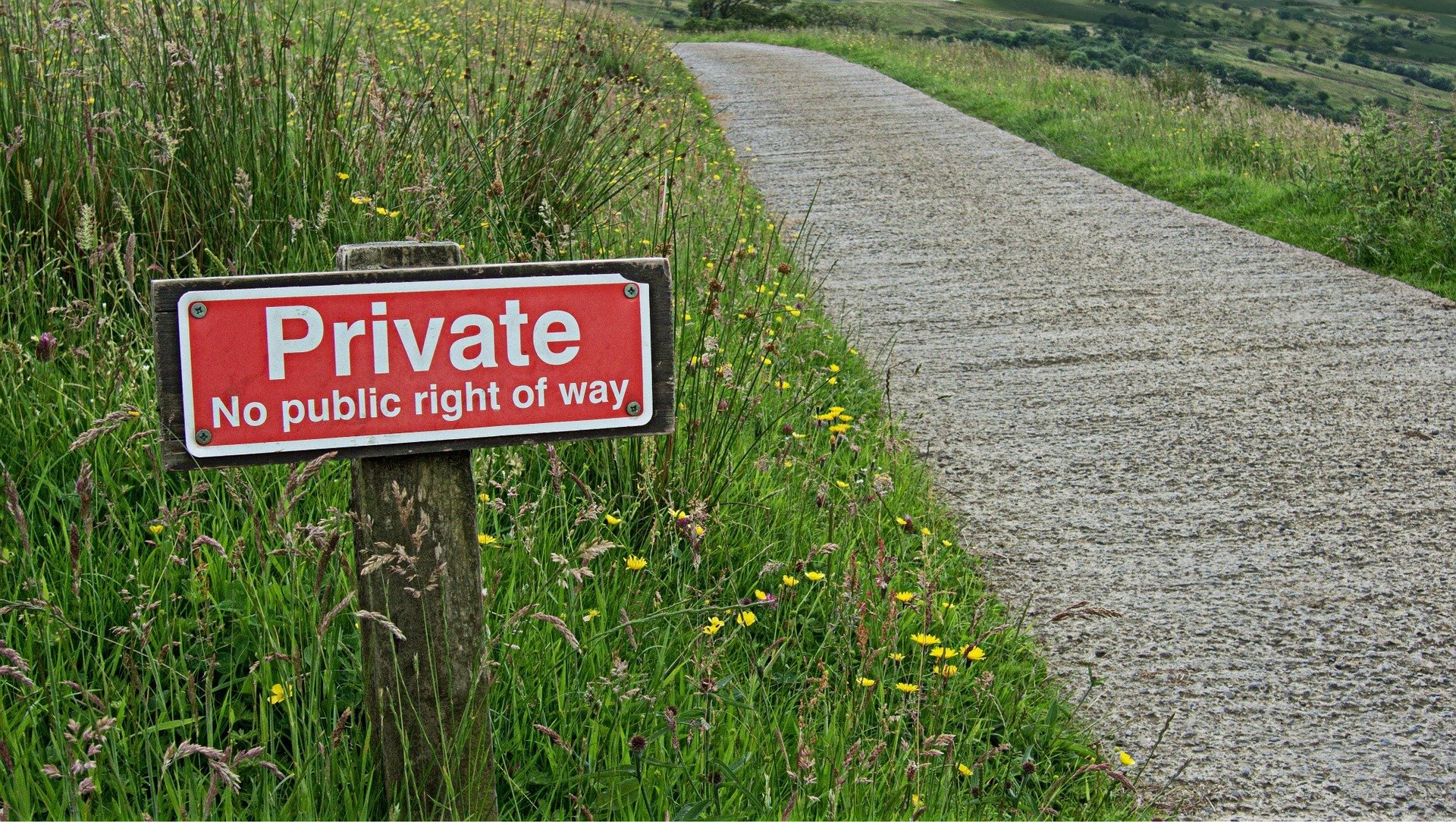 Un panneau d'avertissement sur la protection de la vie privée | Sources : Pixabay