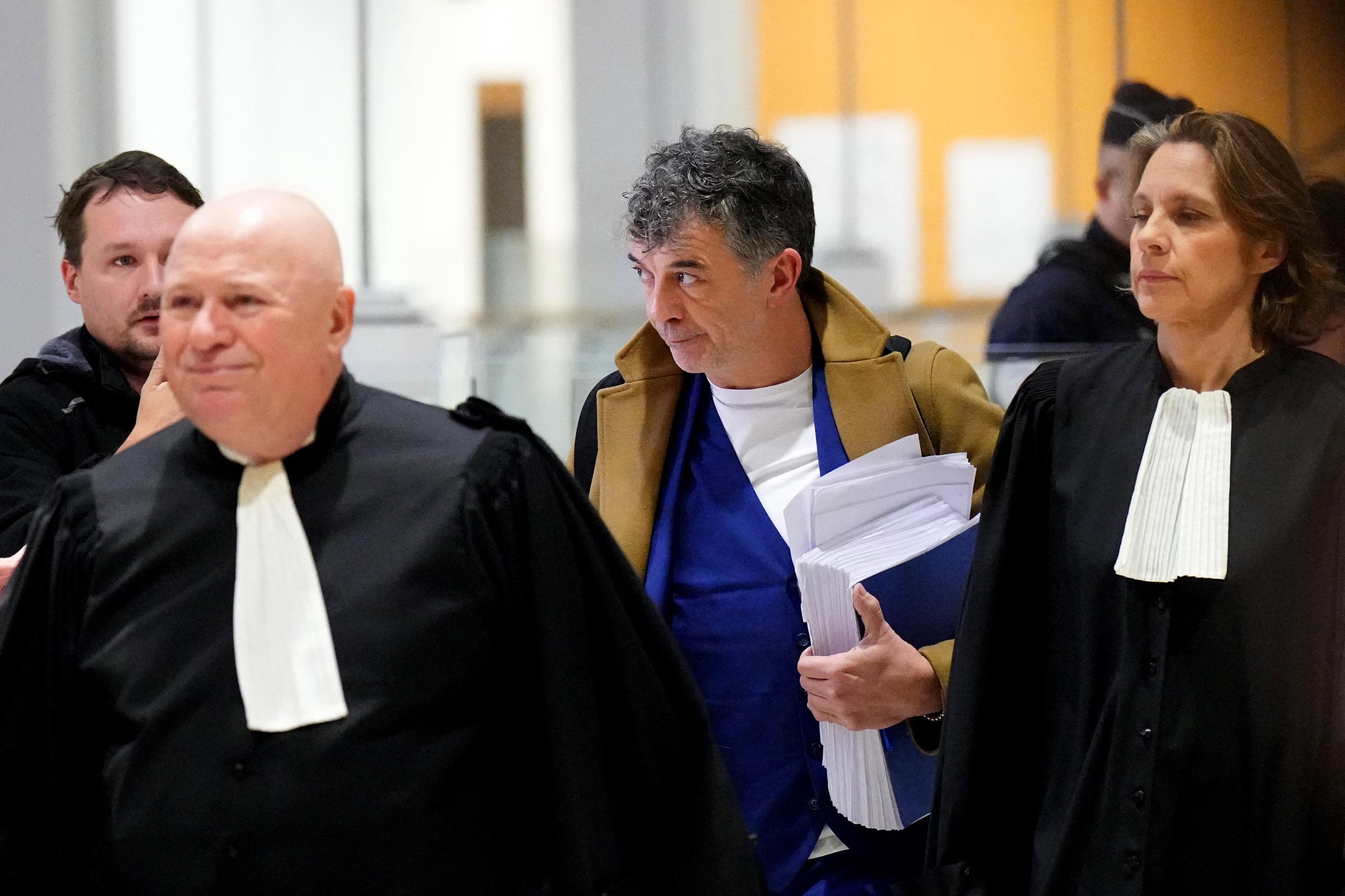 L'animateur de télévision Stéphane Plaza, accusé d'actes de violence à l'encontre de deux anciennes compagnes, arrive pour son procès au tribunal correctionnel de Paris, le 9 janvier 2025 I Photo de DIMITAR DILKOFF/AFP I Source : Getty Images