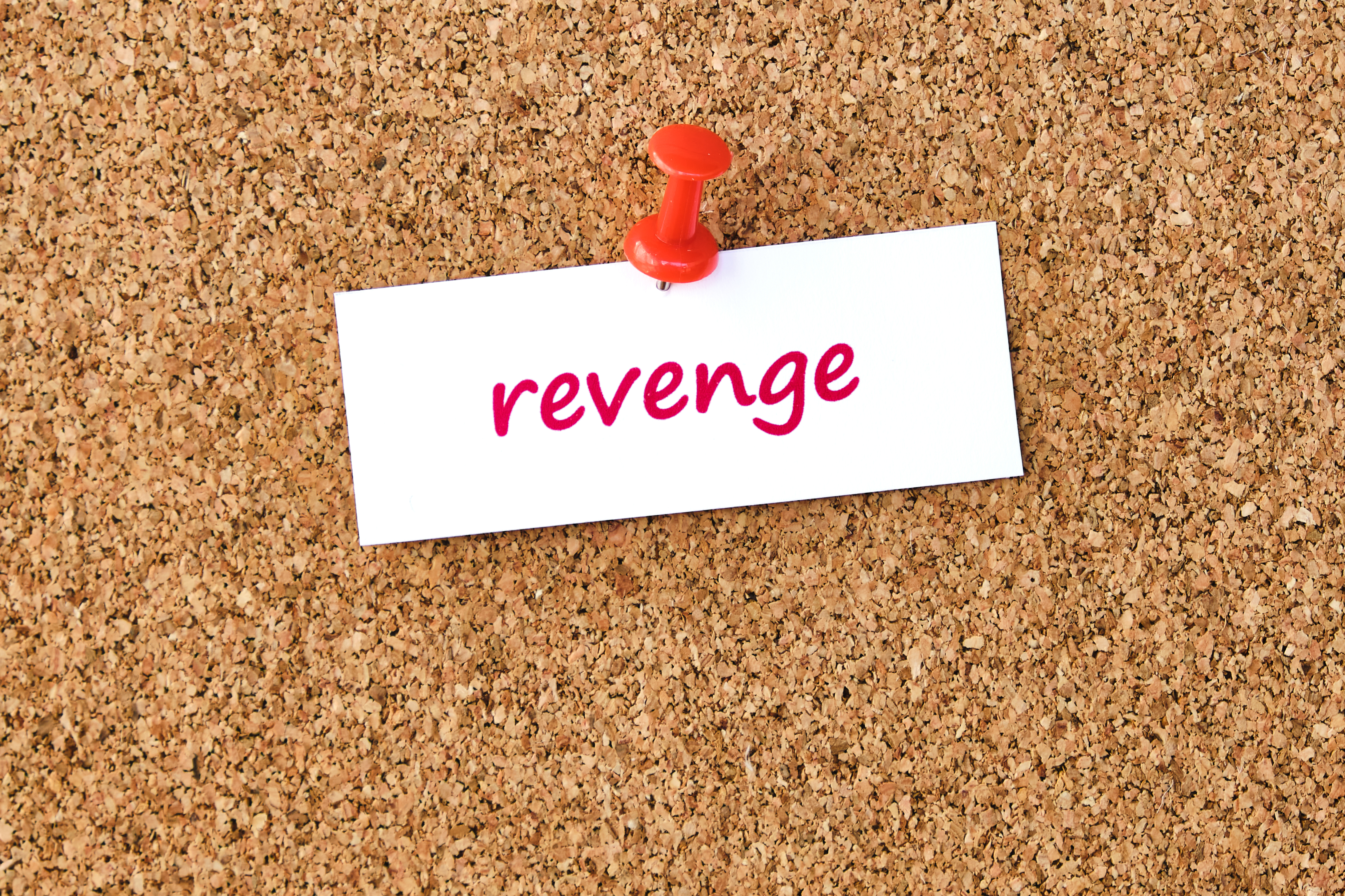 Une feuille blanche avec le mot "vengeance" | Source : Shutterstock