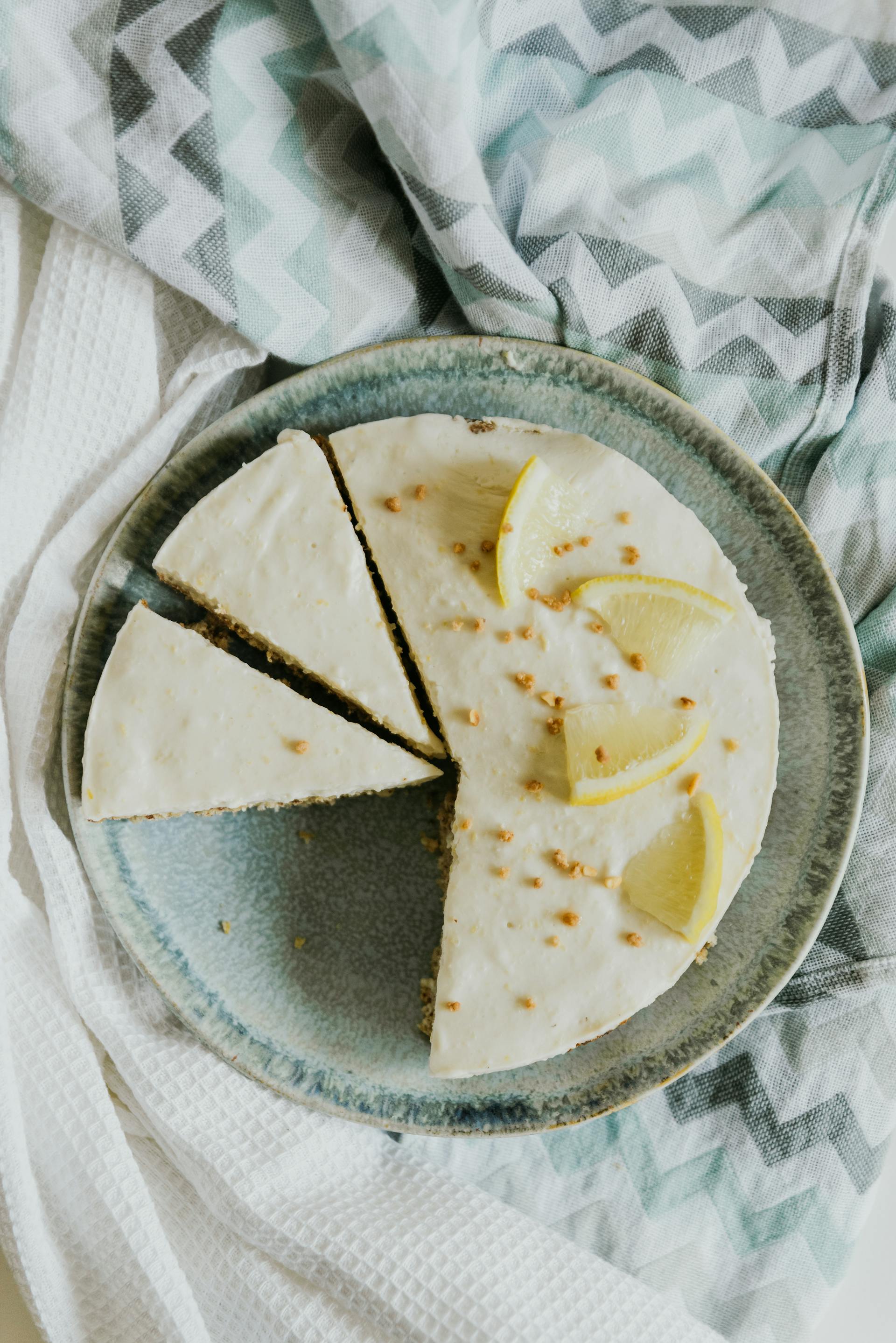 Gâteau au fromage au citron sur une assiette | Source : Pexels