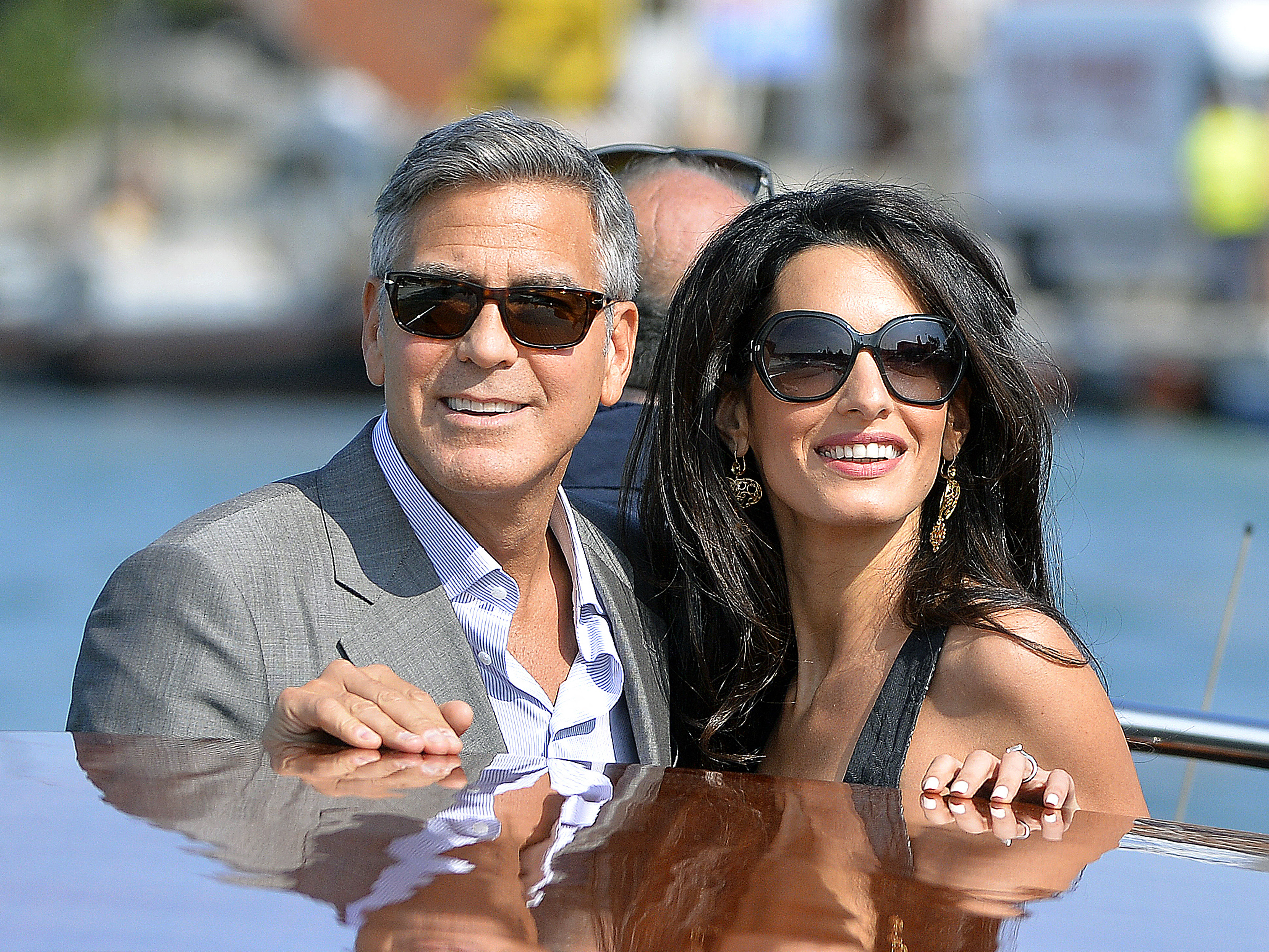 George Clooney et Amal Alamuddin photographiés sur un bateau taxi le 26 septembre 2014 à Venise, en France. | Source : Getty Images