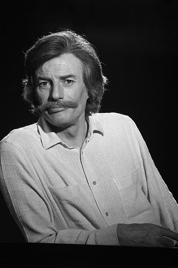 Jean Ferrat à une émission de télévision en France le 15 novembre 1980. | Photo : Getty Images