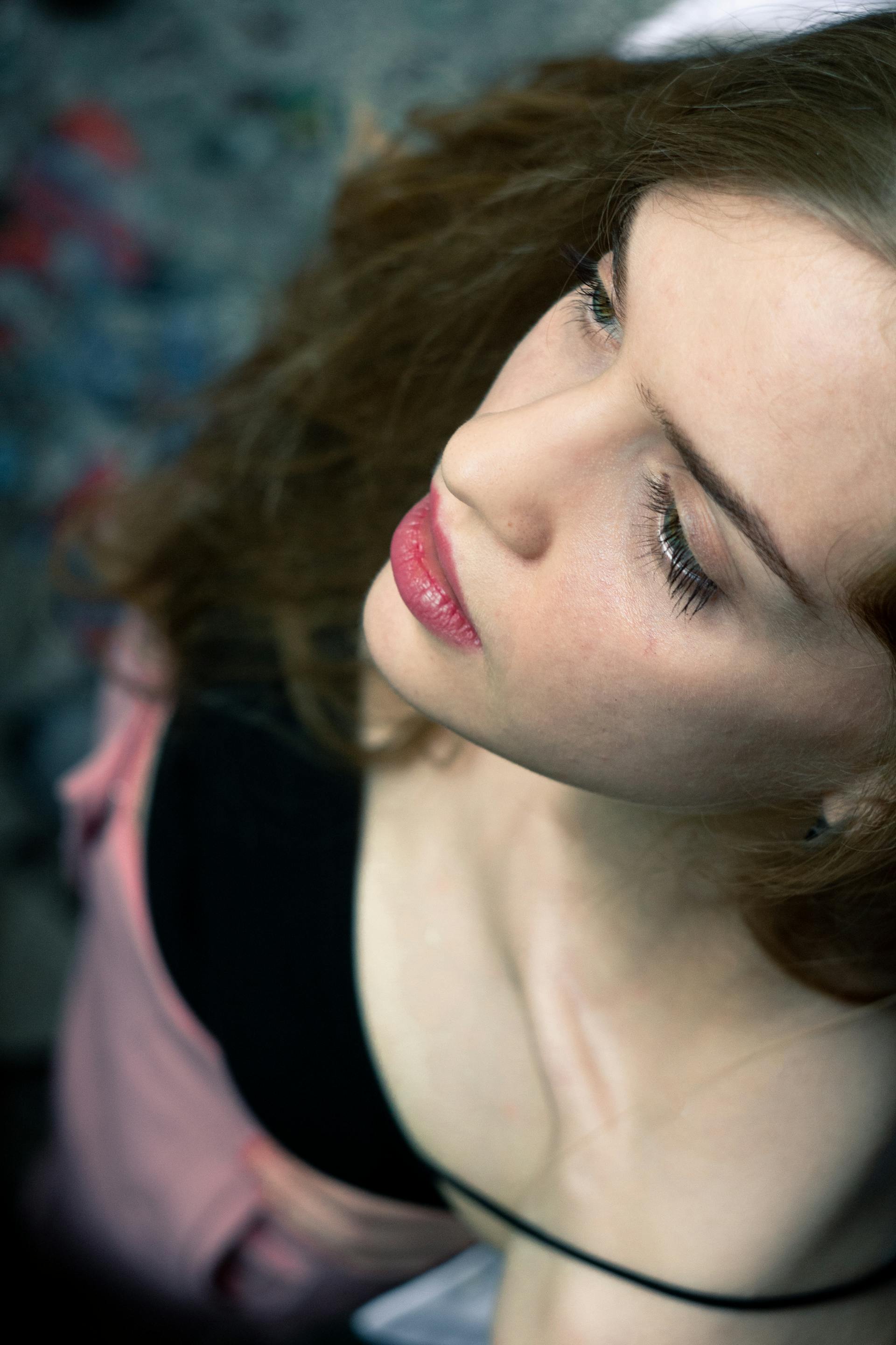 Une femme qui observe | Source : Pexels