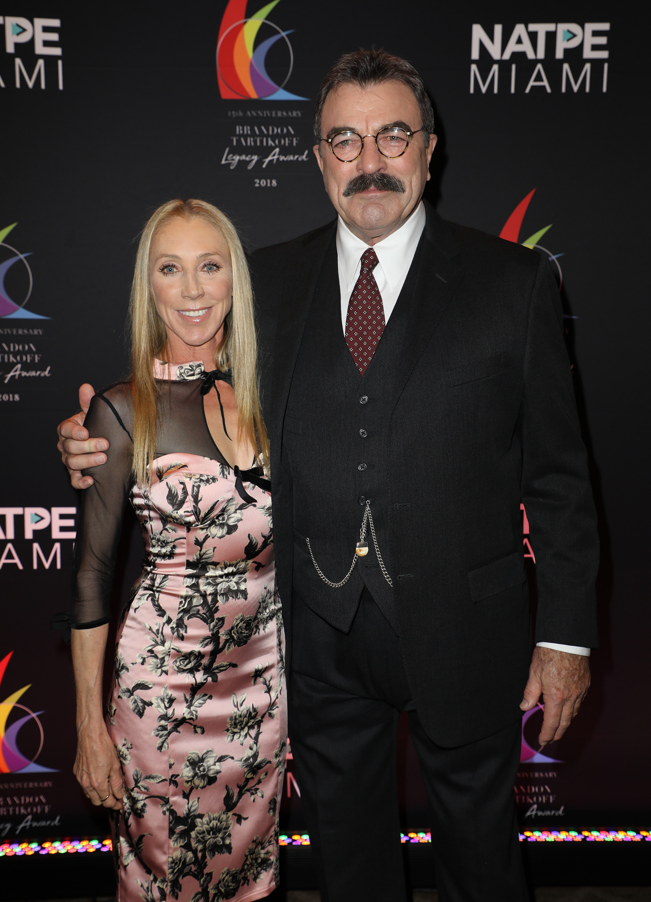 Jillie Mack et Tom Selleck lors des Brandon Tartikoff Legacy Awards, le 17 janvier 2018, à Miami Beach, en Floride. | Source : Getty Images