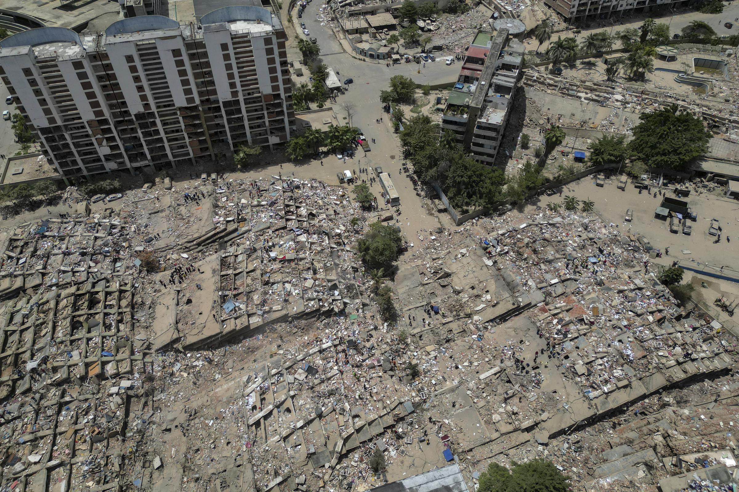 Une vue aérienne montre l'étendue des dégâts causés par les deux séismes qui ont frappé Caraballeda, dans l'État de La Guaira. Des quartiers entiers de bâtiments effondrés et de décombres témoignent de l'ampleur de la catastrophe. Source : Getty Images