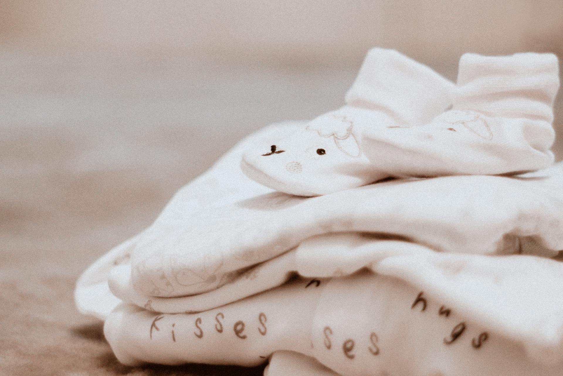 Vêtements de bébé pliés | Source : Pexels