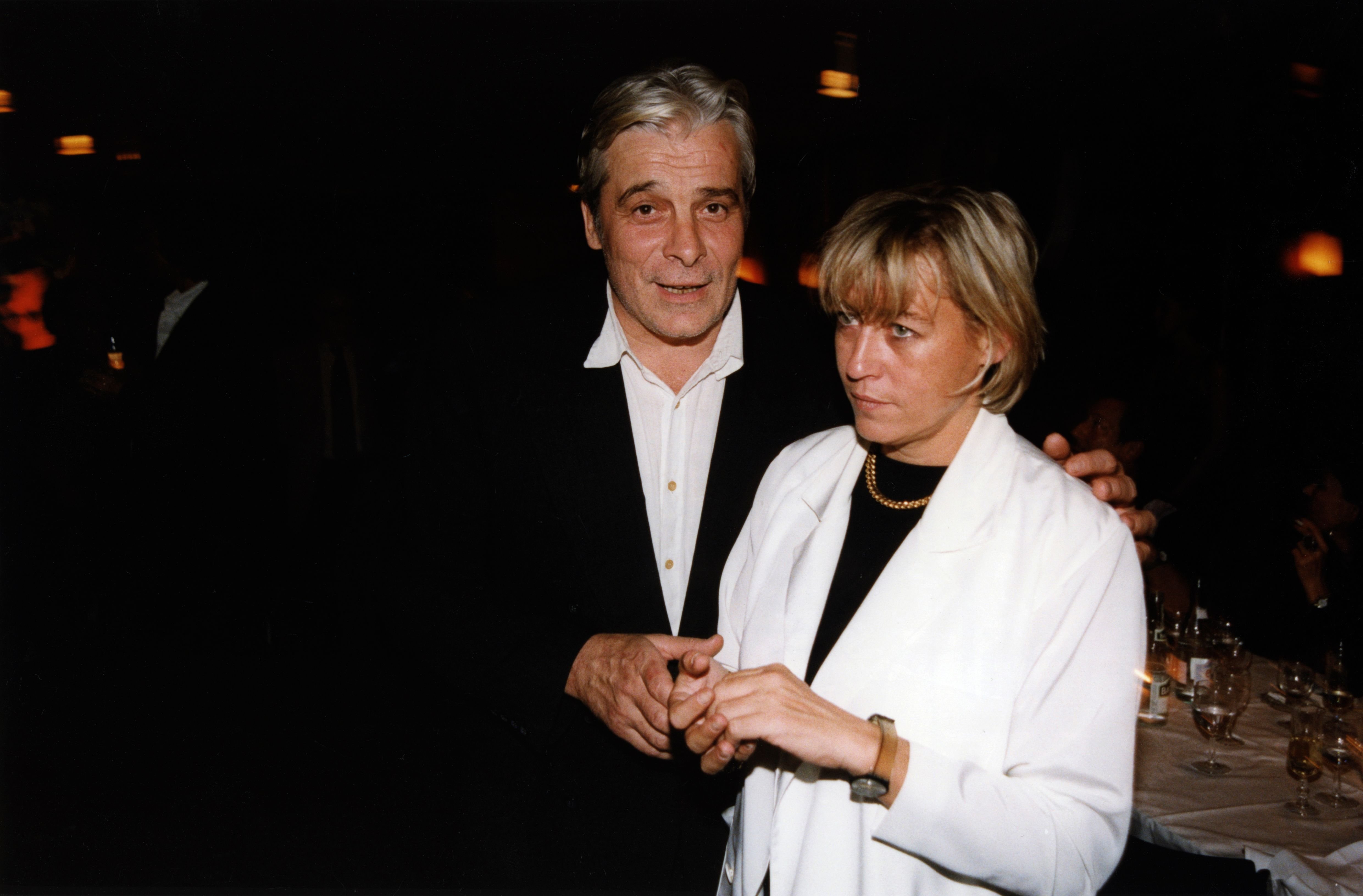 Jacques Weber et sa femme Christine le 16 septembre 1998 à Paris, France. | Photo : Getty Images
