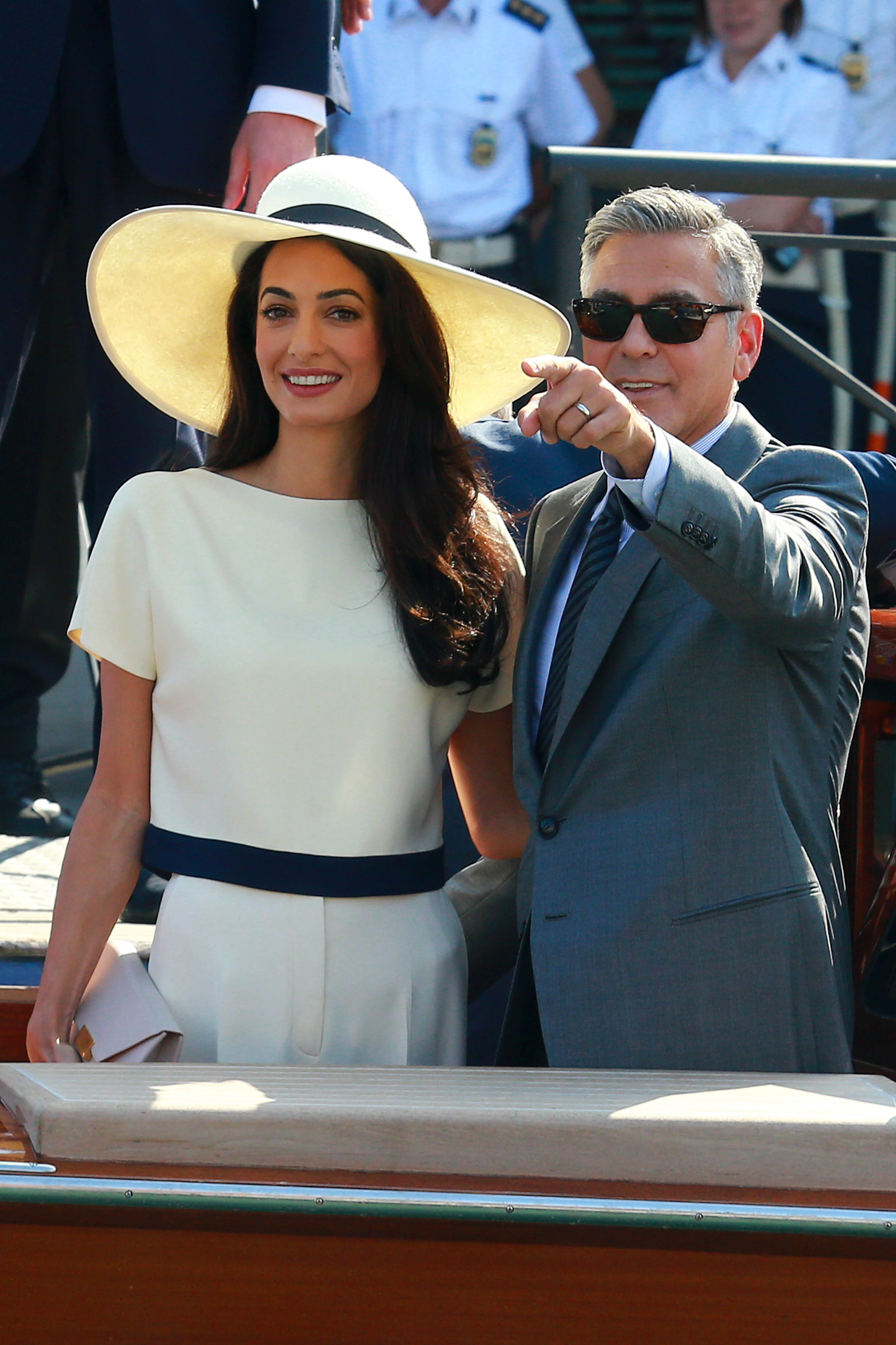 George Clooney et Amal Clooney aperçus lors de leur mariage civil au Canal Grande le 29 septembre 2014, à Venise, en Italie. | Source : Getty Images