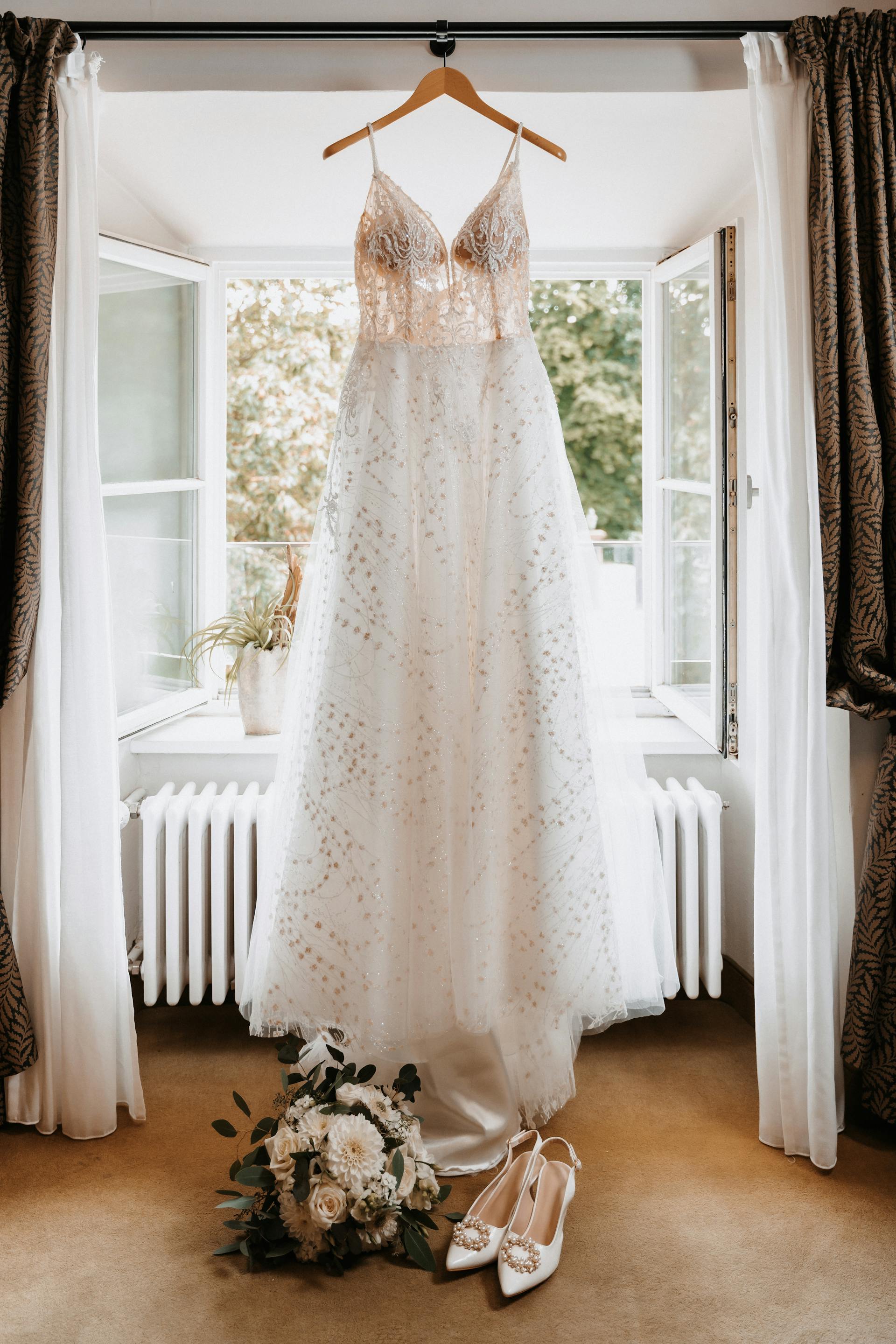La robe et les chaussures d'une mariée | Source : Pexels