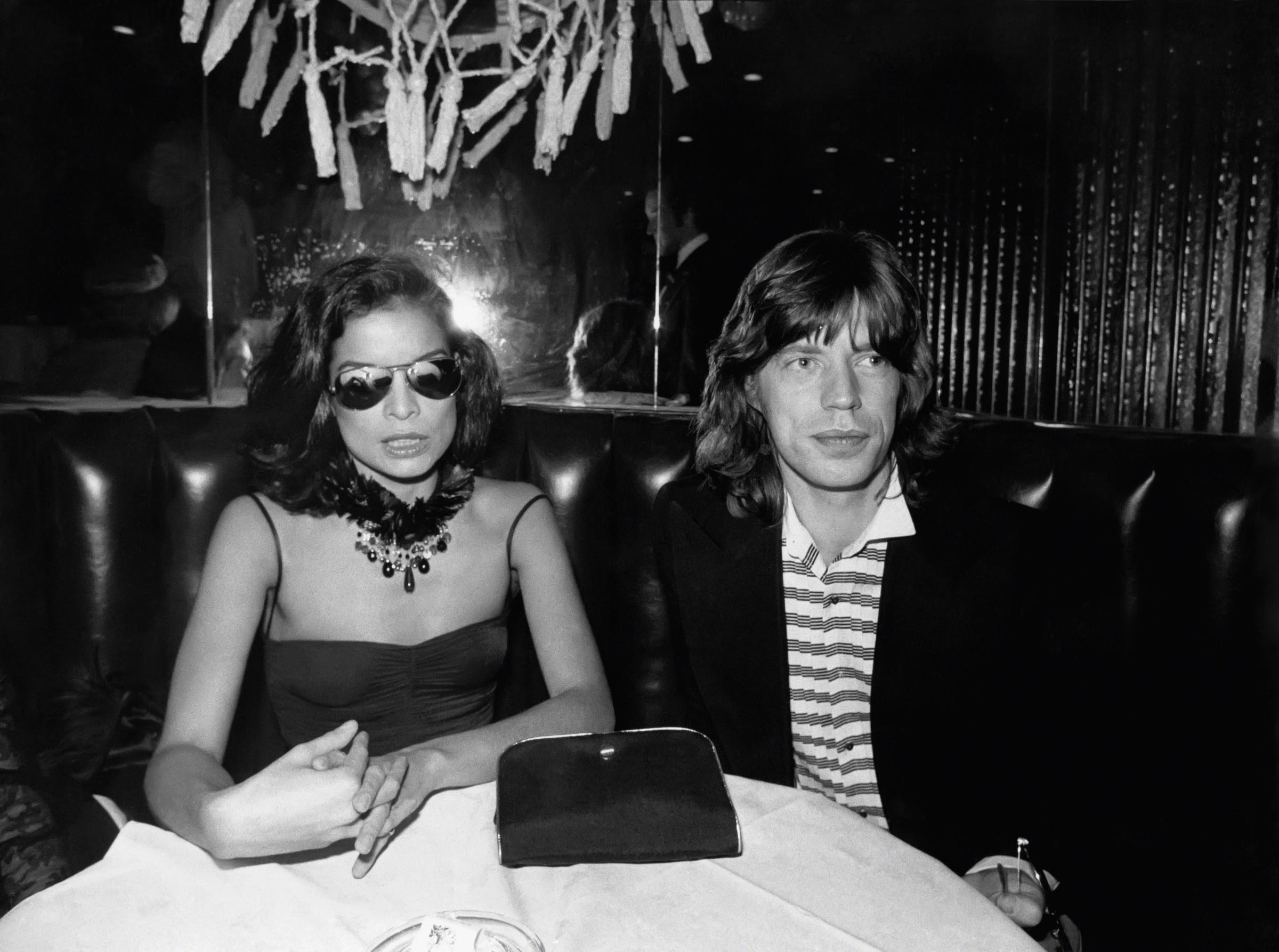 Bianca Jagger et Mick Jagger au Copacabana's le 1er janvier 1976, à New York. | Source : Getty Images