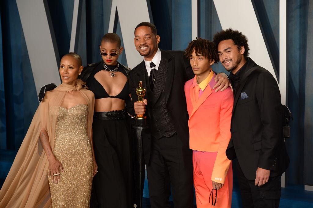 Will Smith avec ses fils Trey Smith et Jaden Smith, sa fille Willow Smith et son épouse Jada Pinkett Smith assistent à la soirée Vanity Fair Oscar Party organisée au Wallis Annenberg Center for the Performing Arts à Beverly Hills, Los Angeles, Californie, États-Unis. Date de la photo : dimanche 27 mars 2022. (Photo par Doug Peters/PA Images via Getty Images)