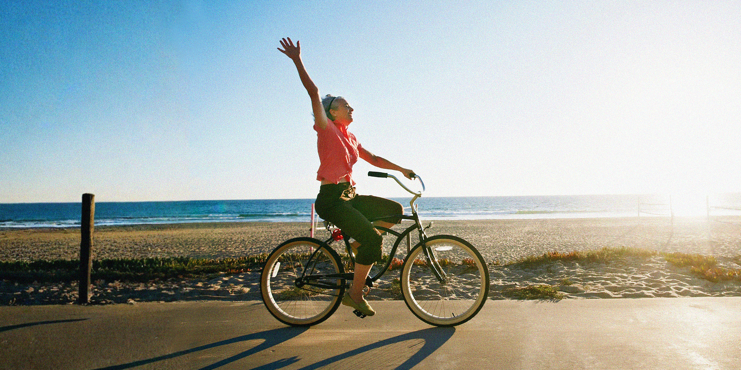 Une femme à vélo | Source : Getty Images