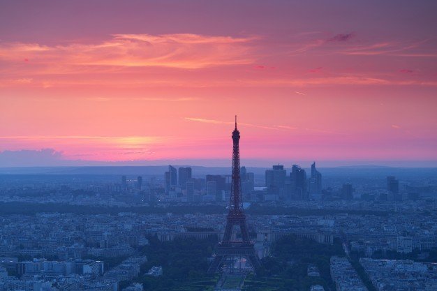 Le tour Eiffel vu du soir |  Source: Freepik