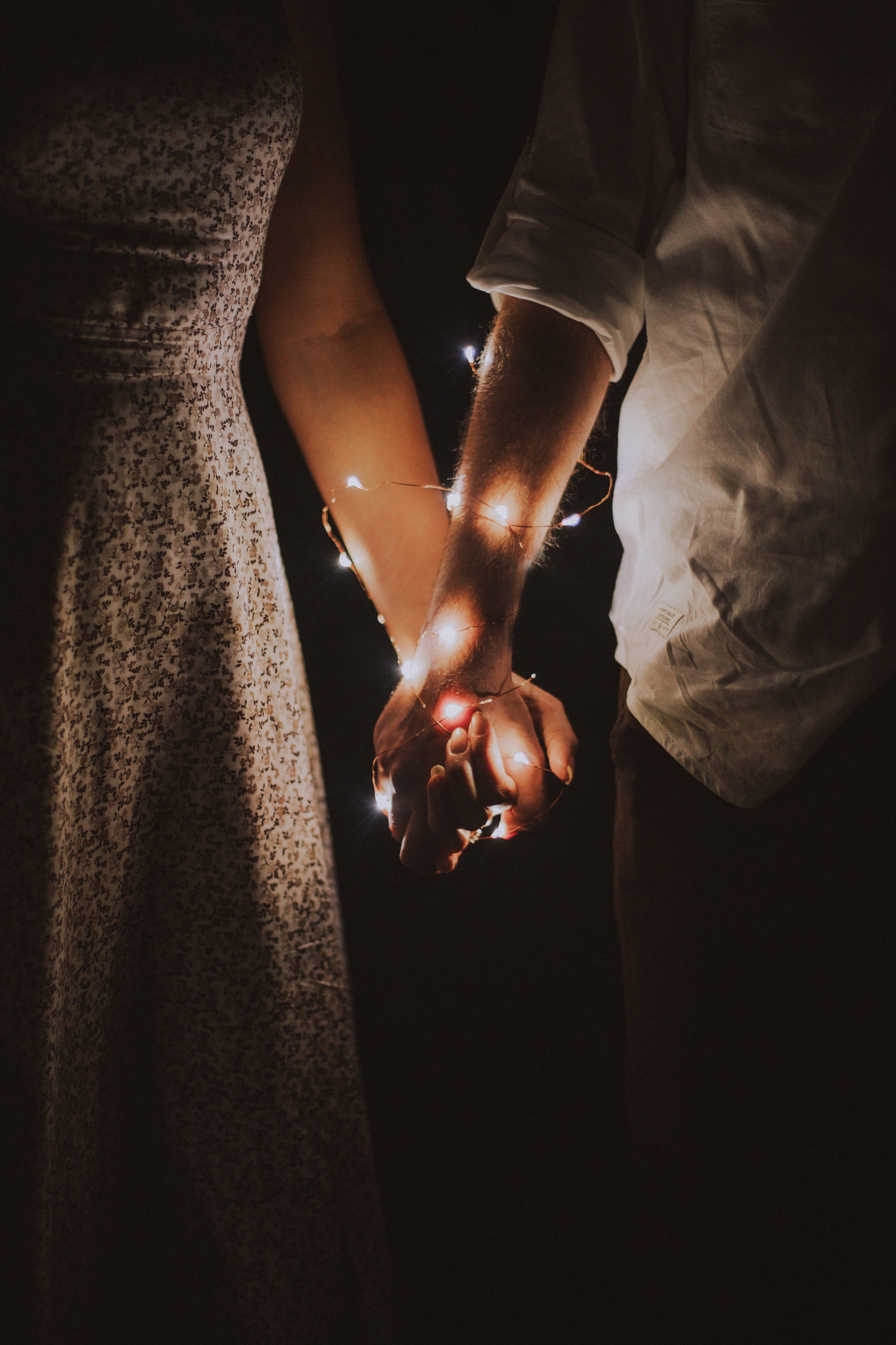 Des mains d'un couple amoureux. | Photo : Pexel