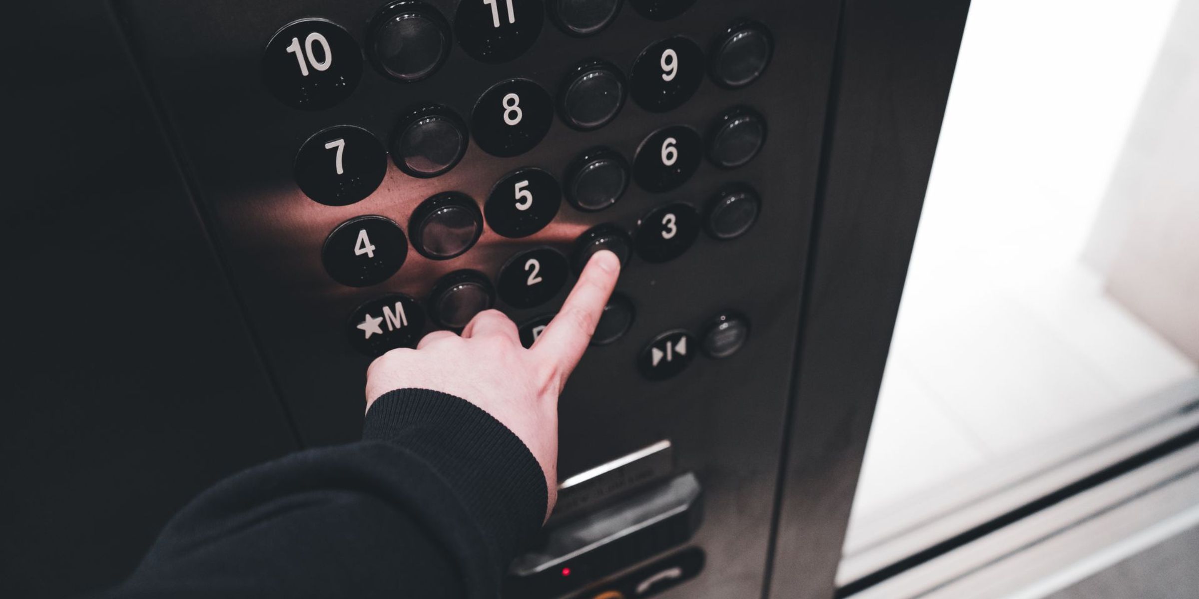 Les boutons dans un ascenseur | Source : Pexels