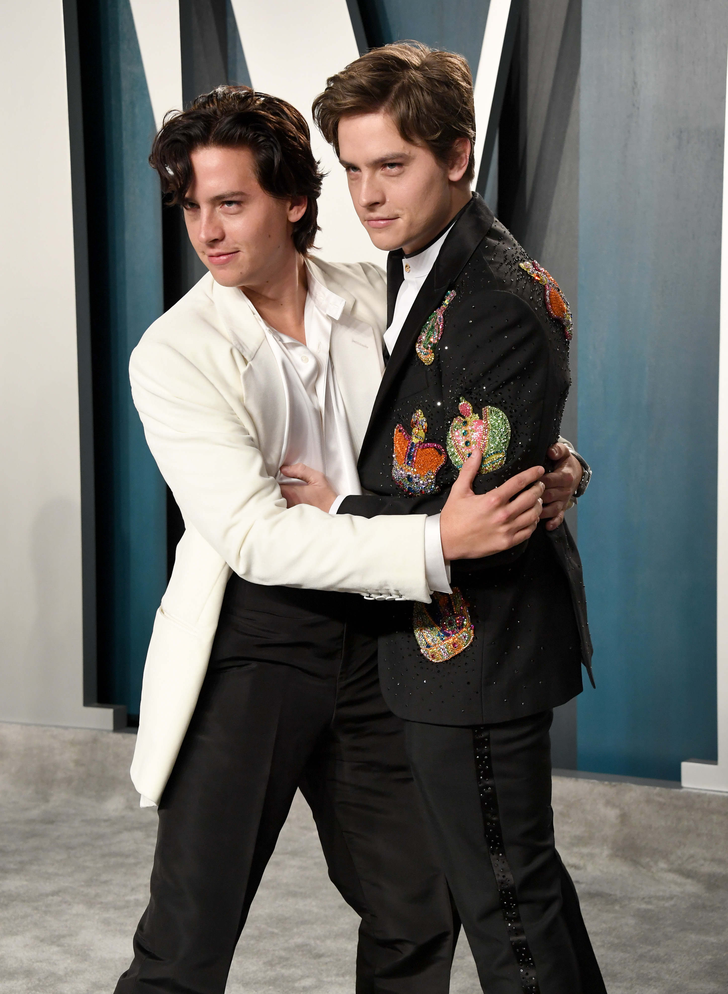 Cole et Dylan Sprouse à la soirée des Oscars 2020 de Vanity Fair, le 9 février 2020, à Beverly Hills, en Californie. | Source : Getty Images