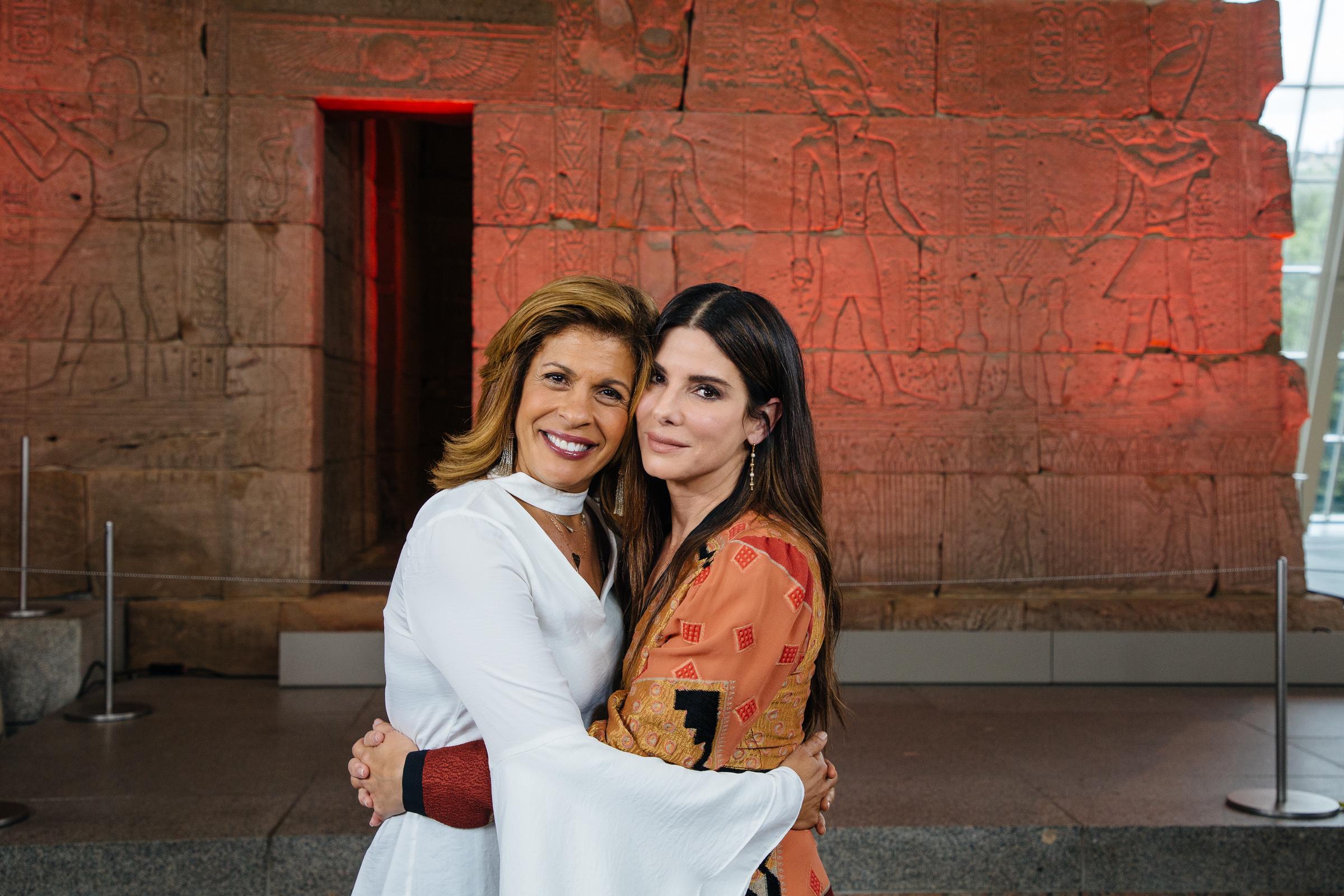 Hoda Kotb et Sandra Bullock dans l'émission "TODAY" le mardi 22 mai 2018. | Source : Getty Images