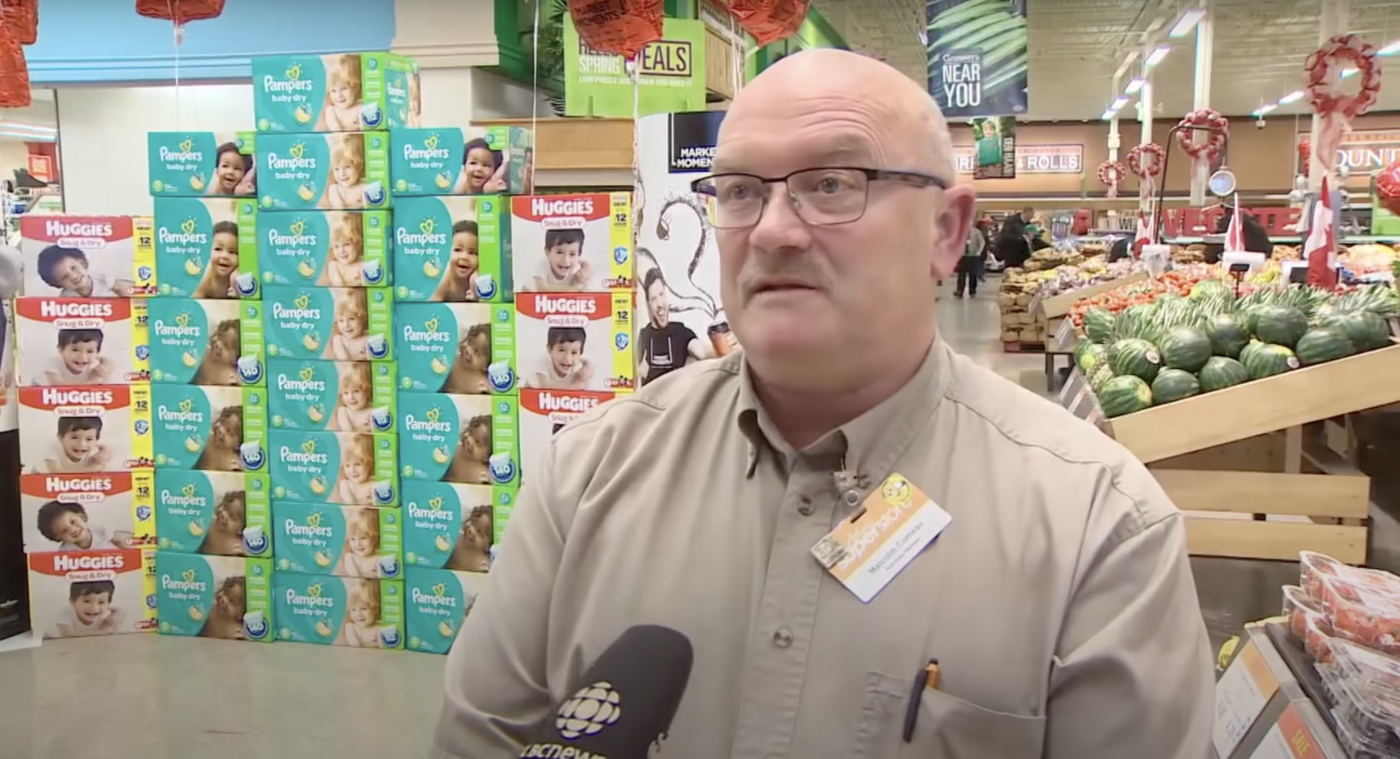 Directeur adjoint du magasin, Malcolm Comeau | Source : YouTube.com/CBC Nova Scotia
