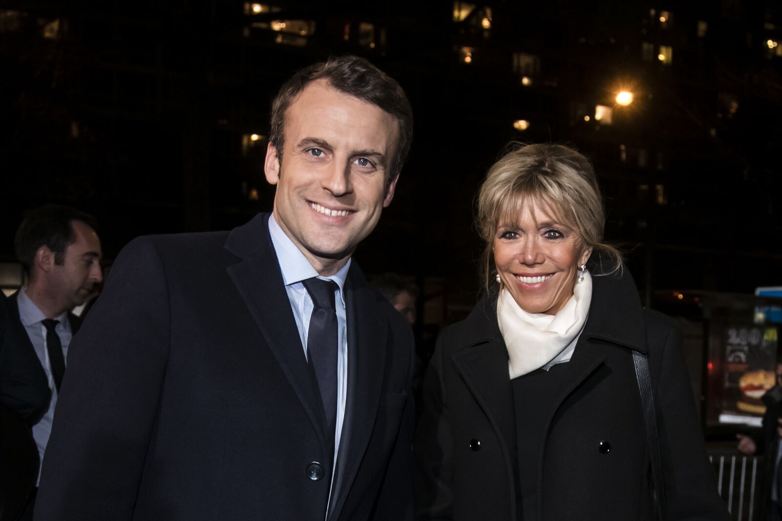 Emmanuel Macron et son épouse Brigitte assistent au dîner traditionnel du Crif, le conseil représentatif des institutions juives de France à l'hôtel Pullman à Montparnasse le 22 février 2017 à Paris, France. | Photo : Getty Images