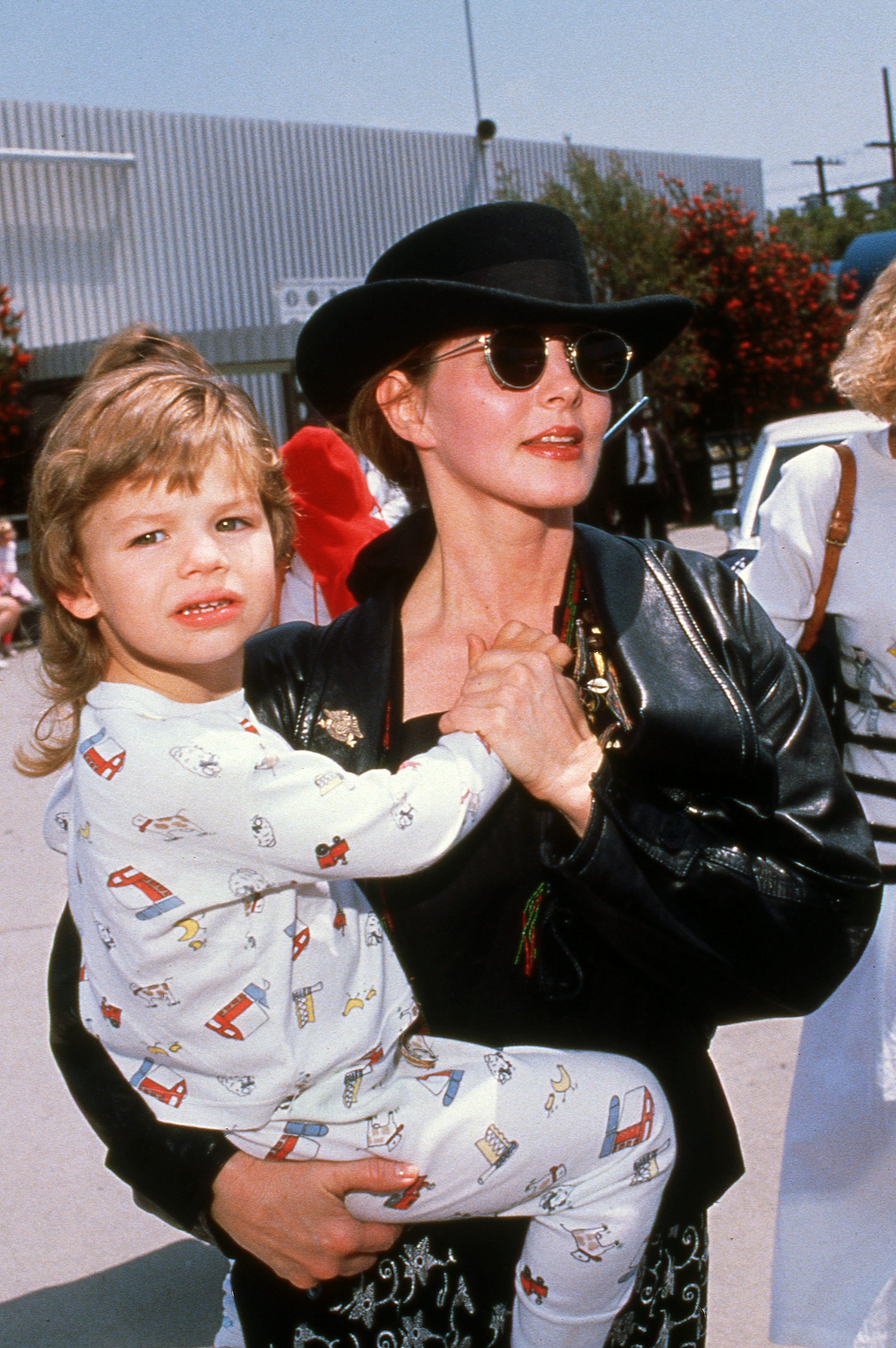 Priscilla Presley et Navarone Garibaldi, 1990 | Source : Getty Images