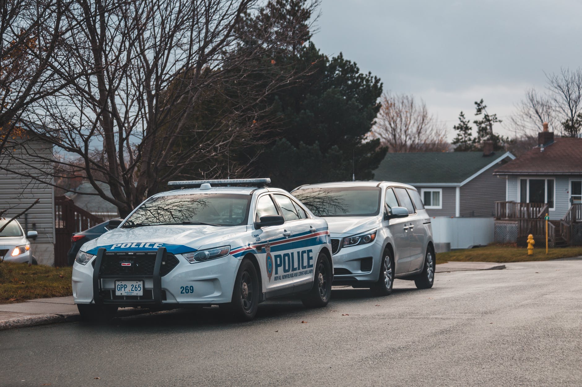 La police est venue et a arrêté Henry. | Source : Pexels