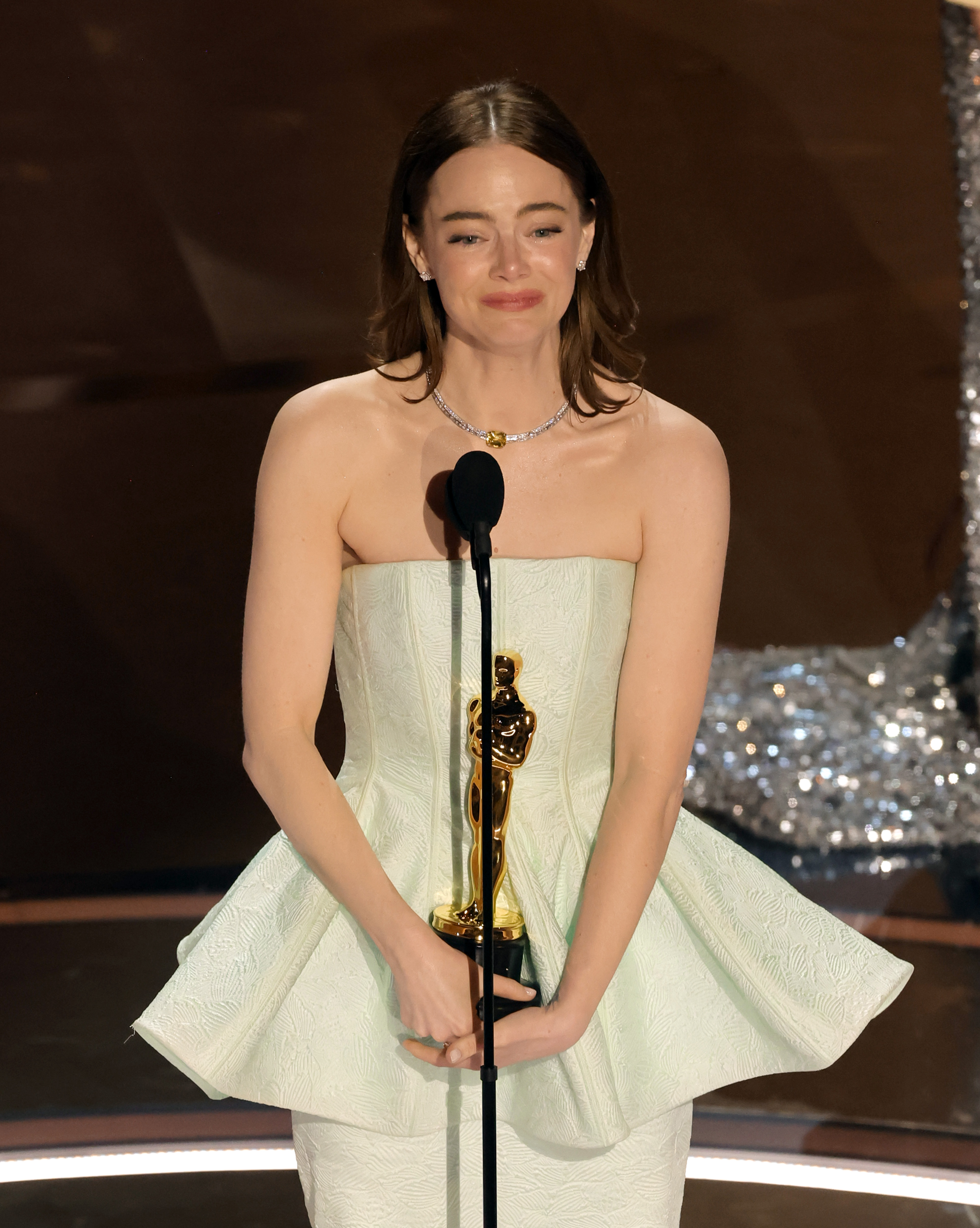 Emma Stone sur scène lors de la 96e cérémonie des Oscars, le 10 mars 2024, à Hollywood, en Californie. | Source : Getty Images