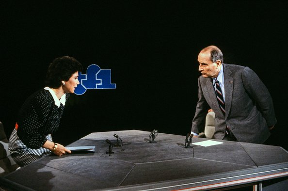 François Mitterrand interviewé par Anne Sinclair sur le plateau de l'émission 7/7. |Photo : Getty Images