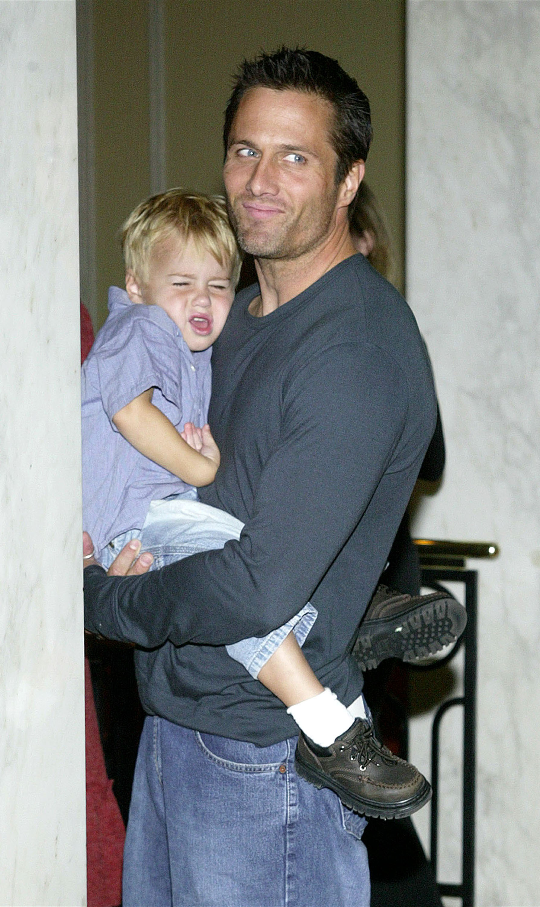 Rob Estes avec son fils, Mason, le 13 octobre 2002 | Source : Getty Images