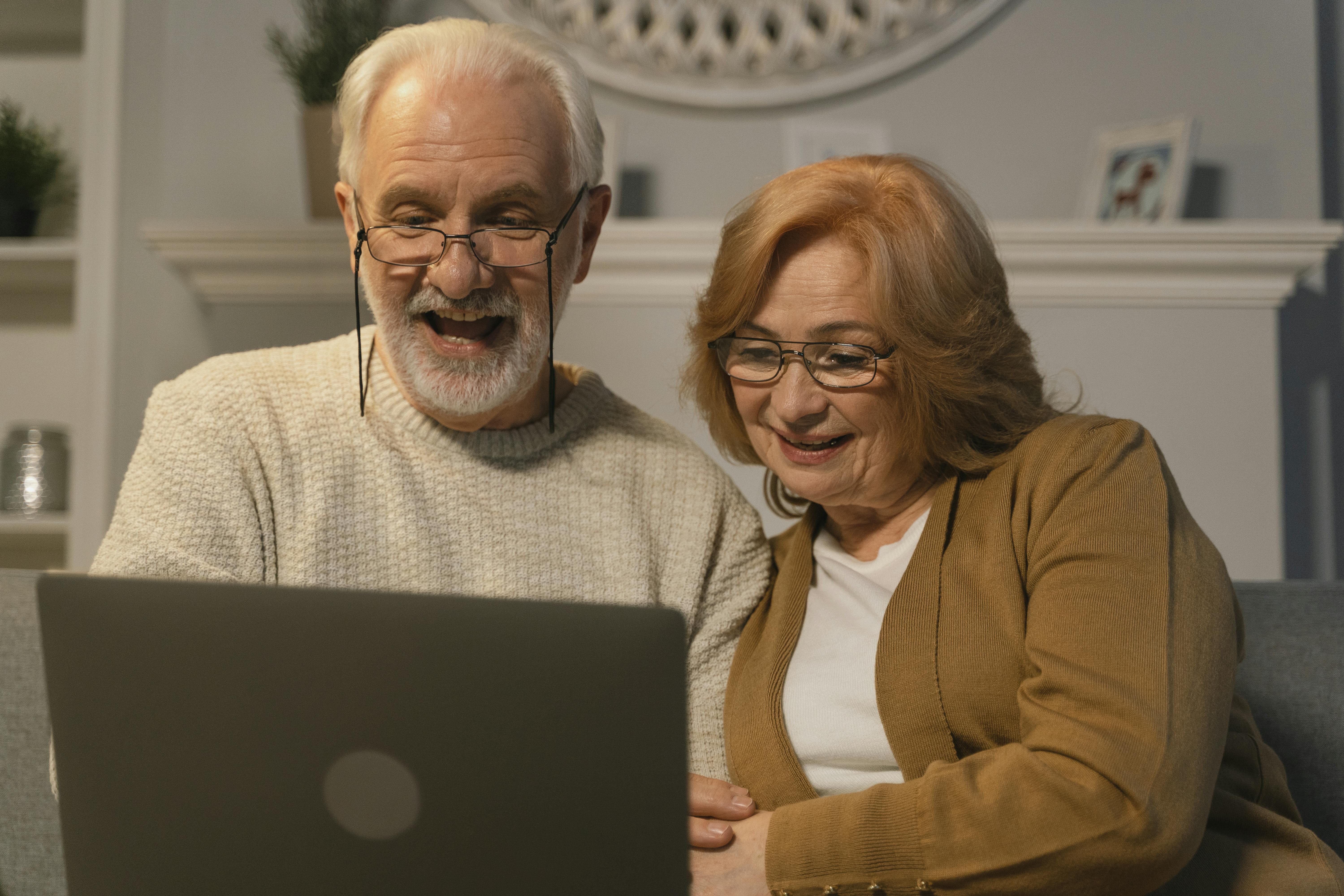 Des grands-parents heureux | Source : Pexels