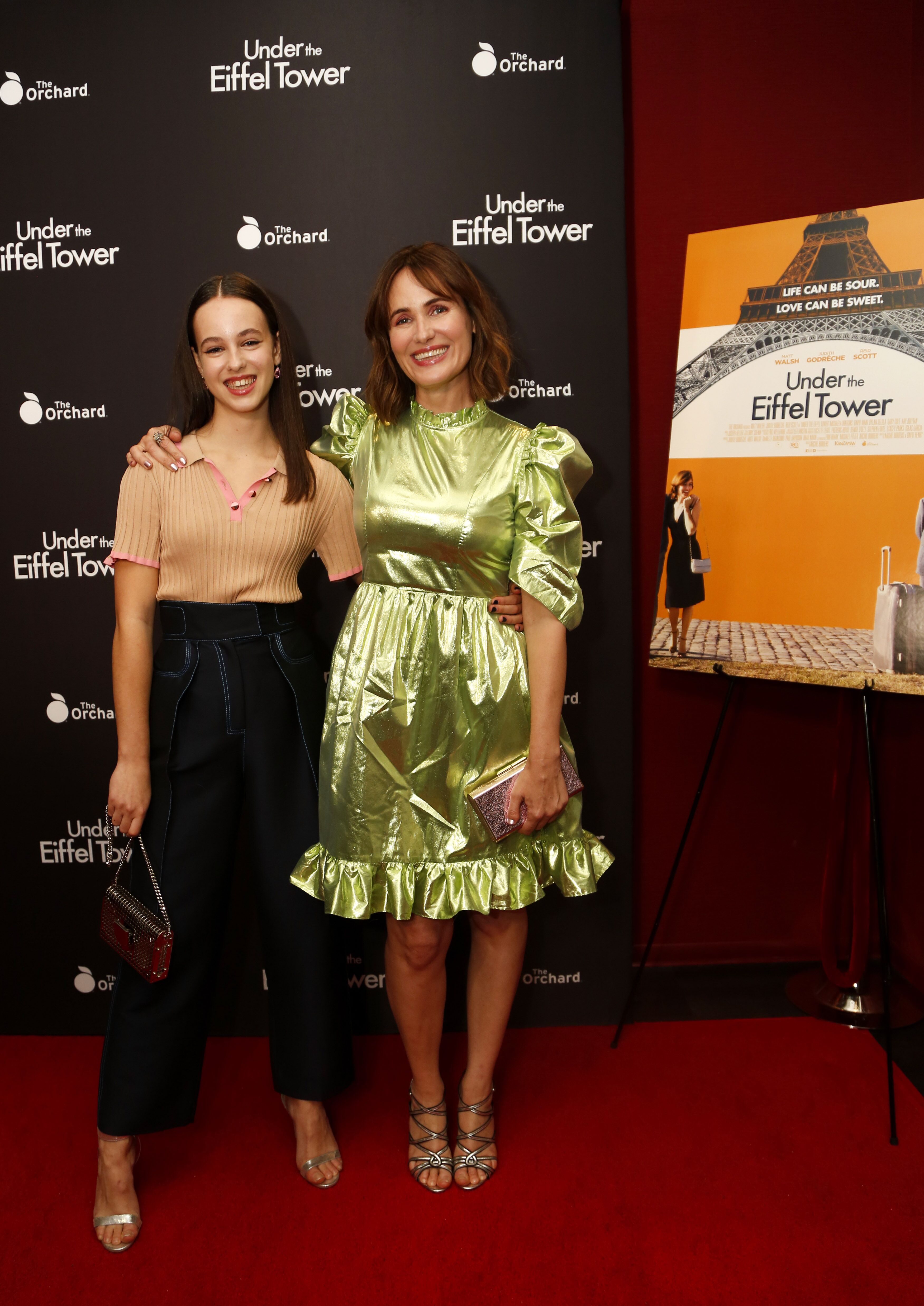 L'actrice Tess Barthélémy et sa mère actrice Judith Godrèche au Laemmle Monica Film Center le 07 février 2019 à Santa Monica, en Californie. | Photo : Getty Images