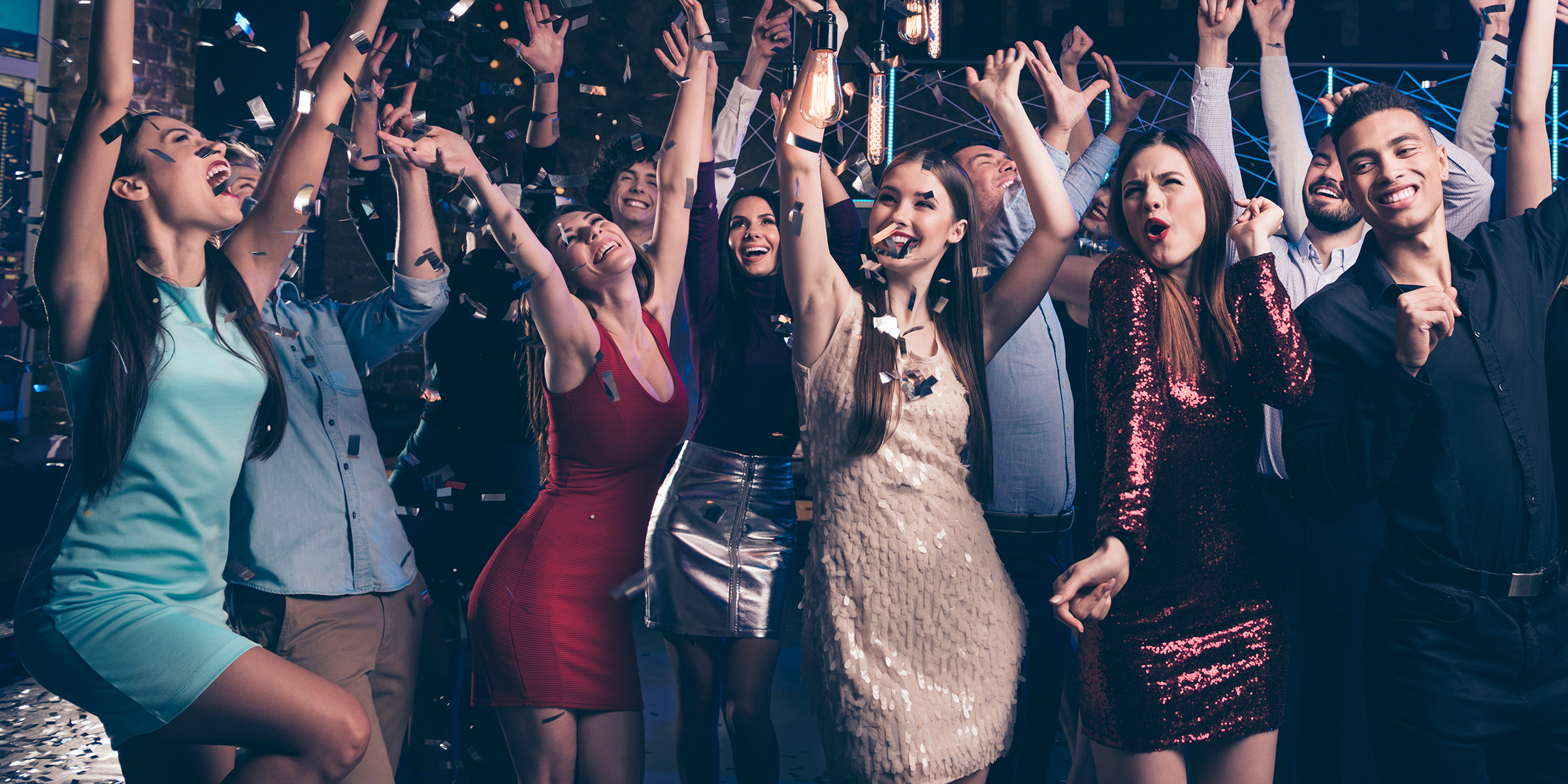 Adolescents au bal de fin d'année | Source : Shutterstock