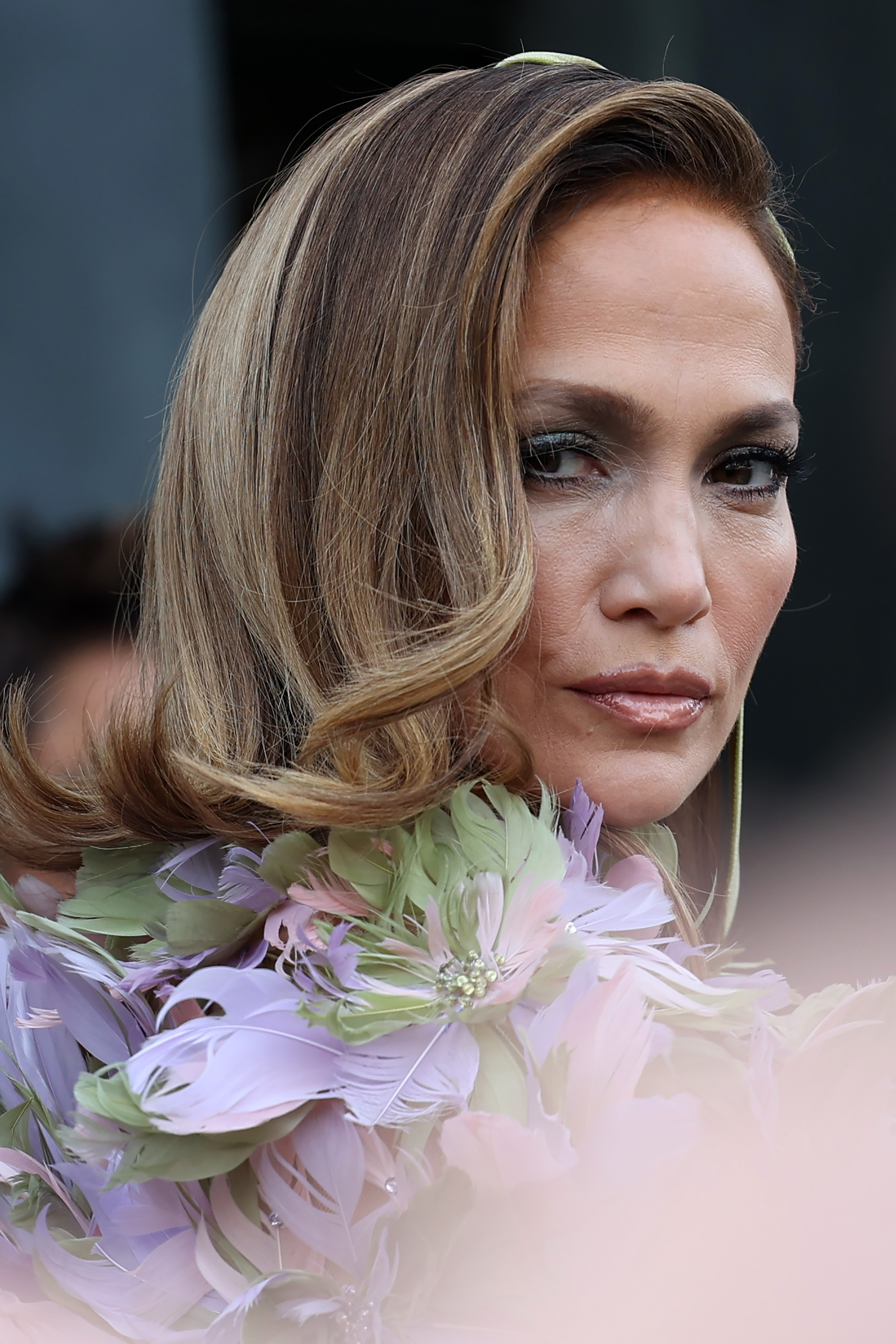 Jennifer Lopez assiste au défilé Elie Saab Haute Couture printemps/été dans le cadre de la semaine de la mode à Paris, en France, le 24 janvier 2024. | Source : Getty Images