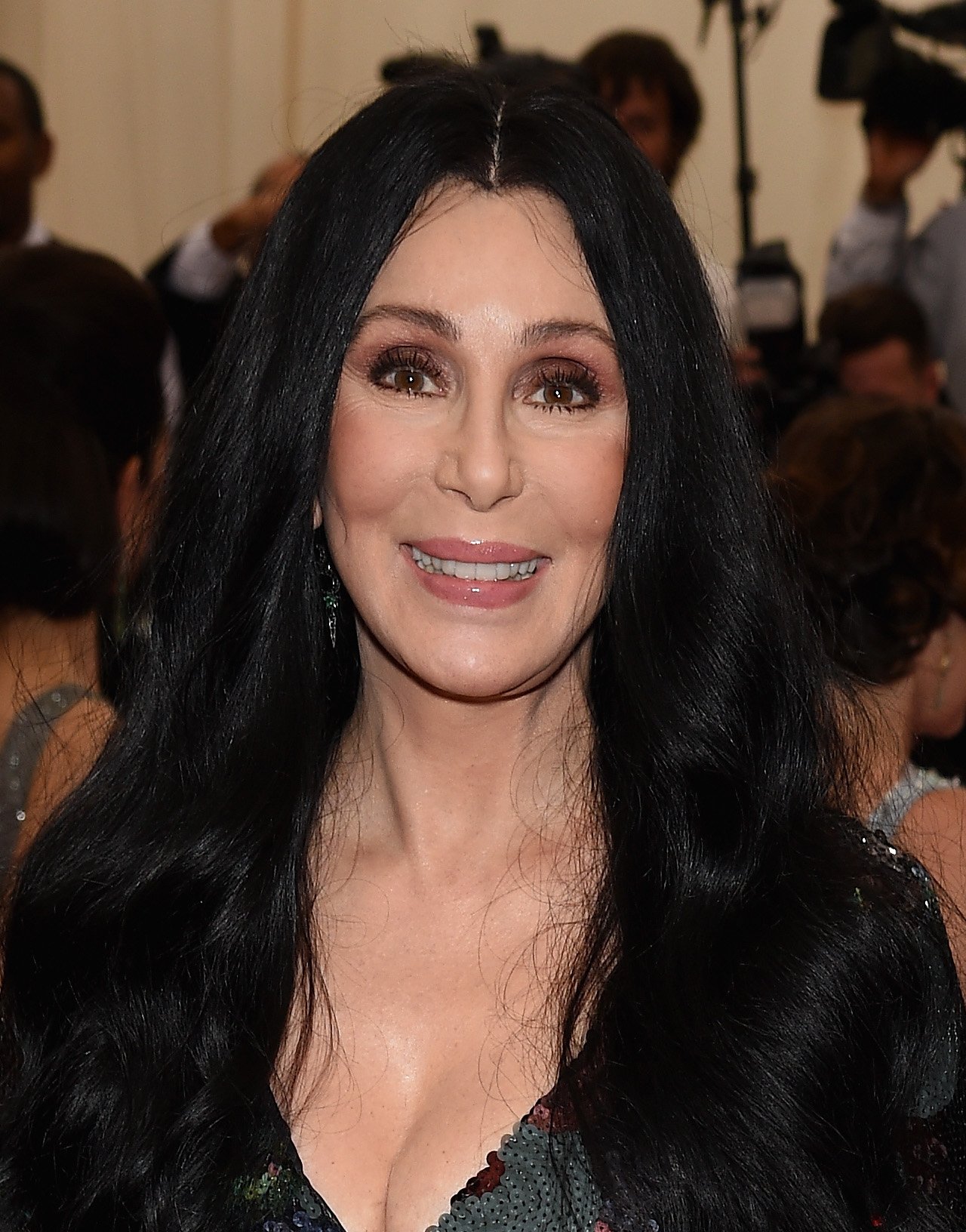 Cher assiste au gala-bénéfice "China: Through the Looking Glass" du Costume Institute au Metropolitan Museum of Art | Source: Getty Images.