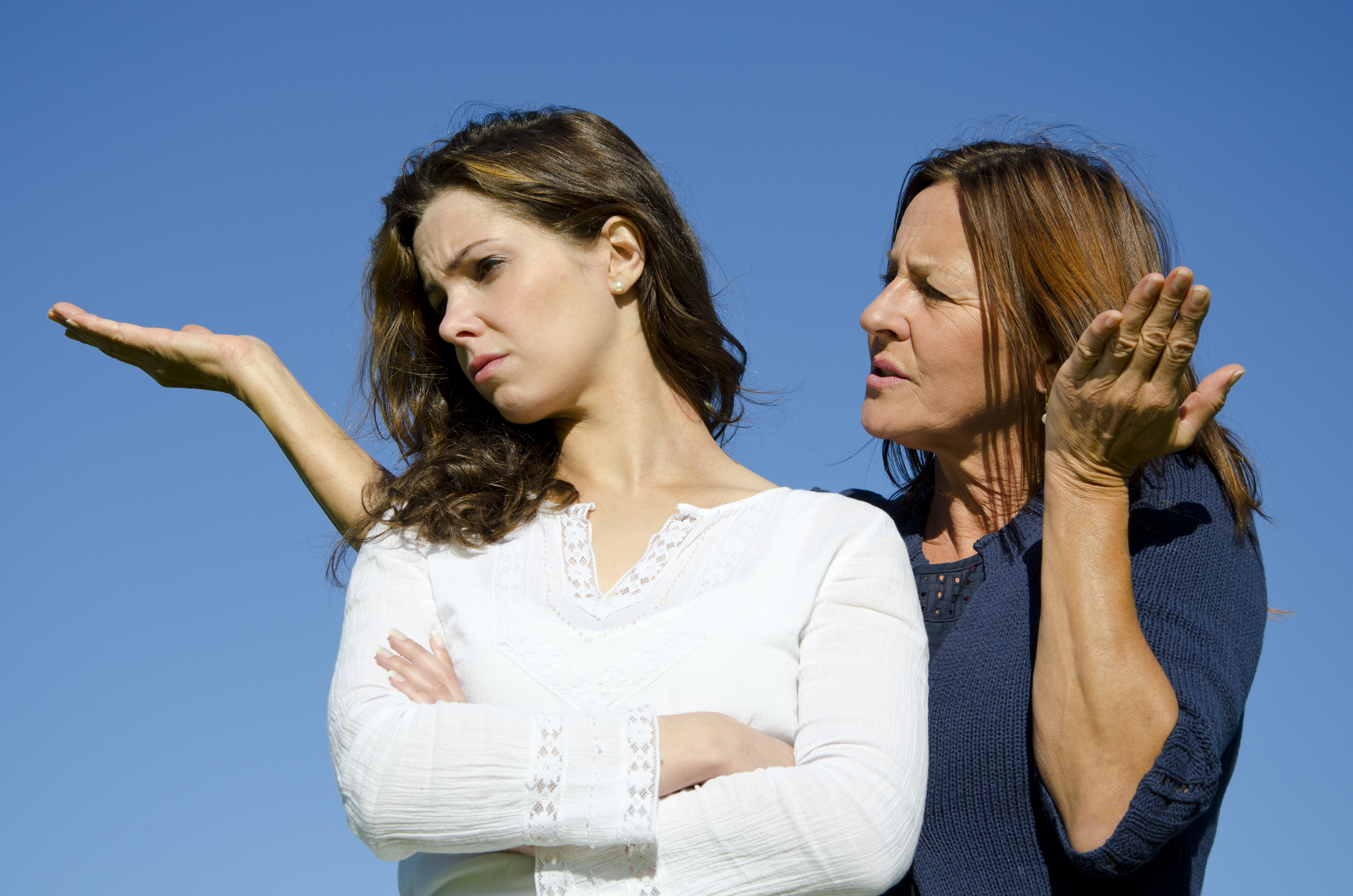 Une mère et sa fille se disputent | Source : Shutterstock